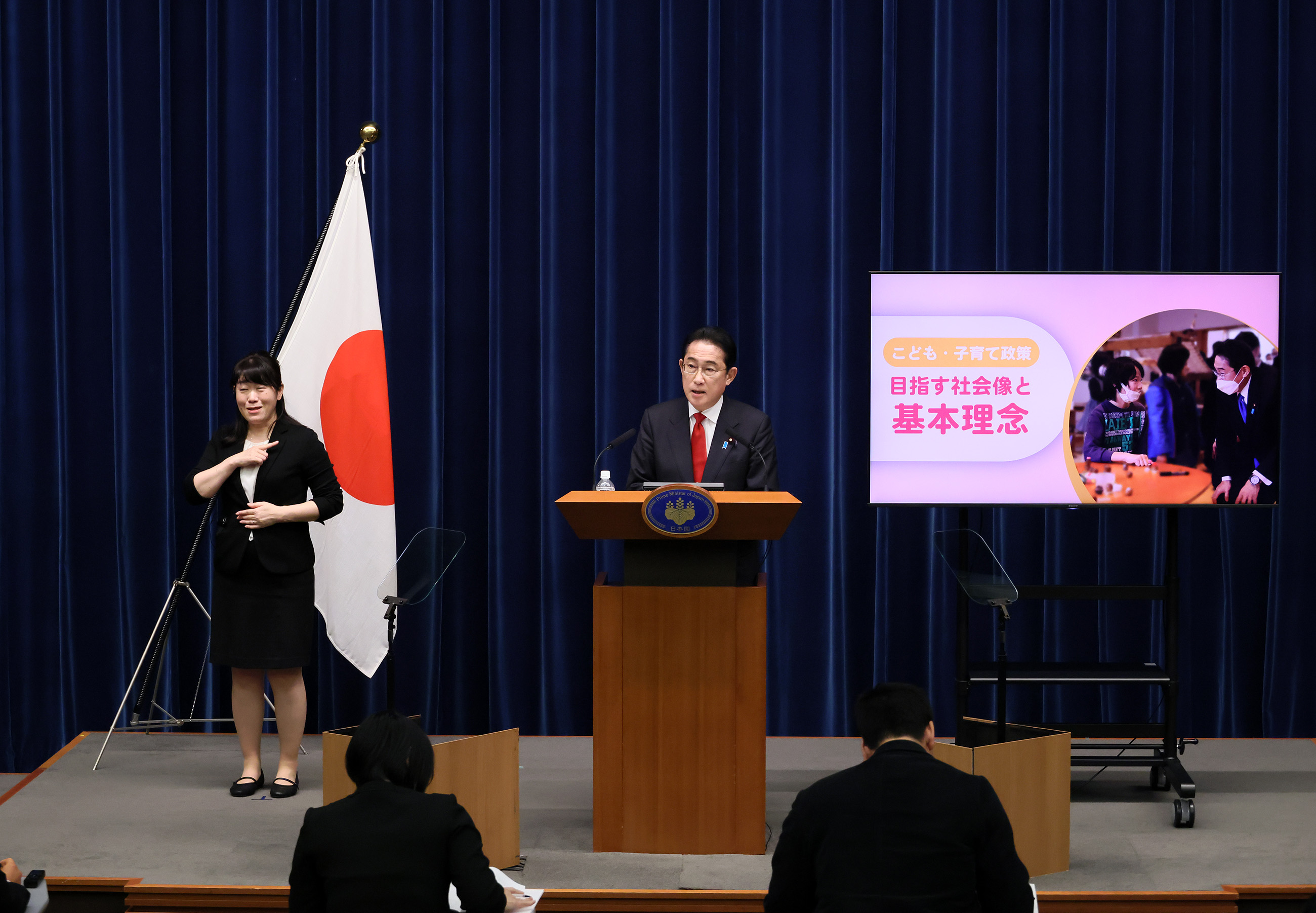 Prime Minister Kishida answering questions from the journalists (2)