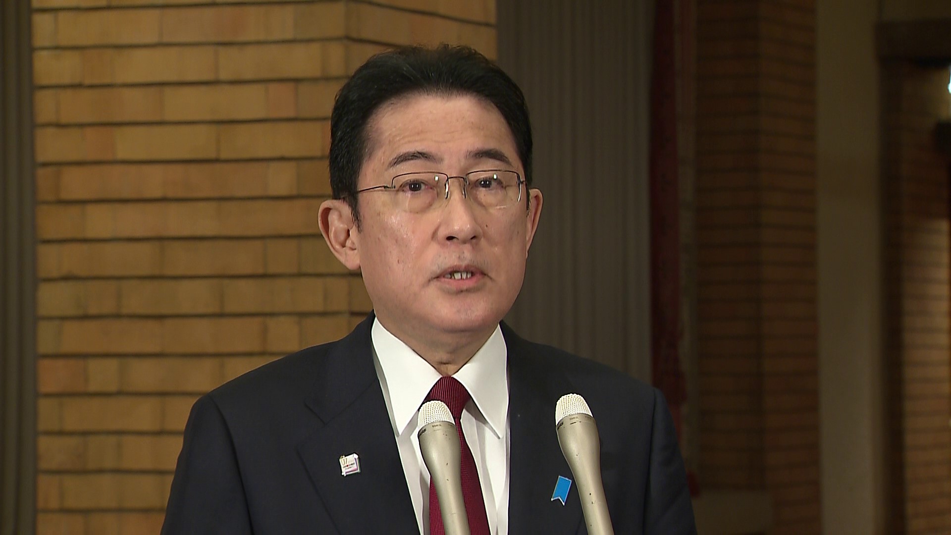 Prime Minister Kishida speaking to the press