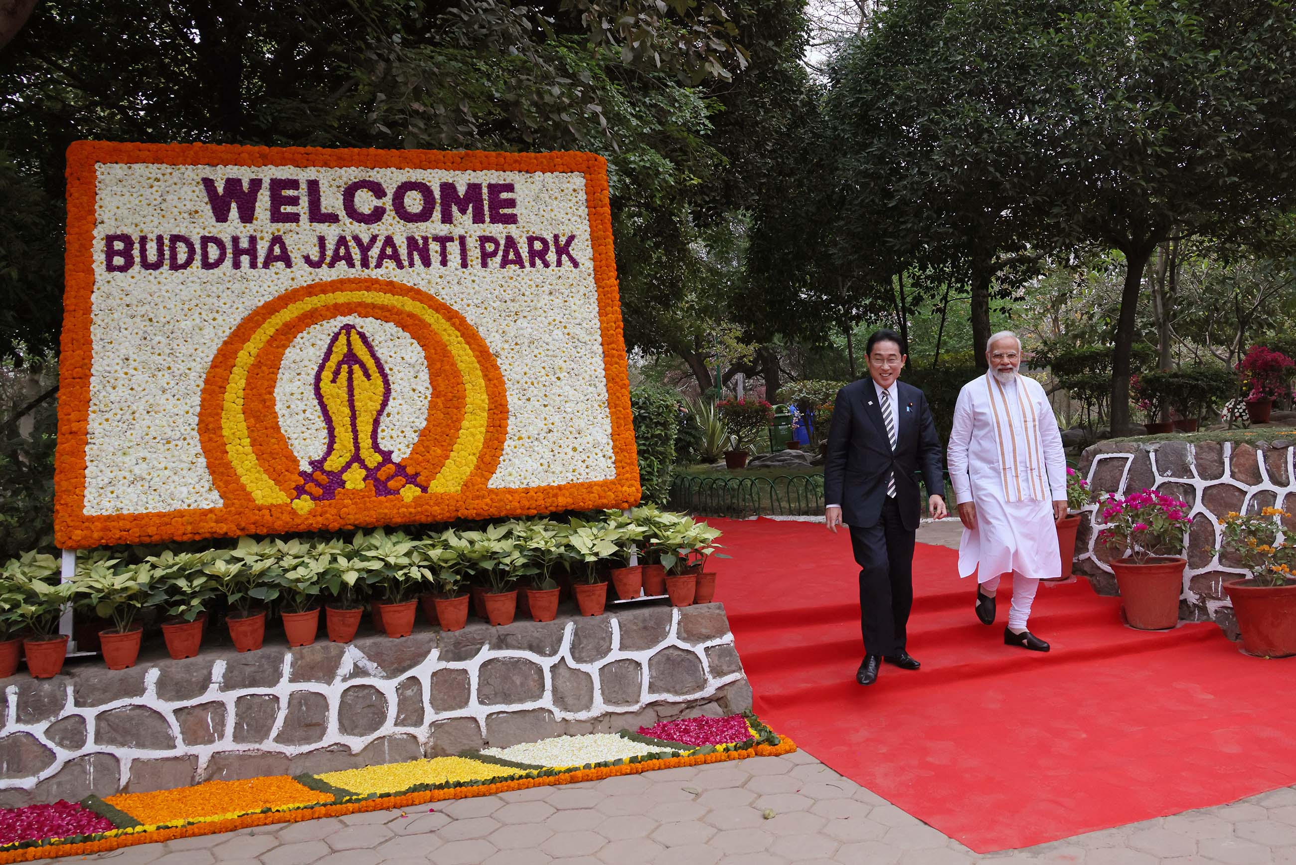 Leaders taking a walk around Buddha Jayanti Park (1)