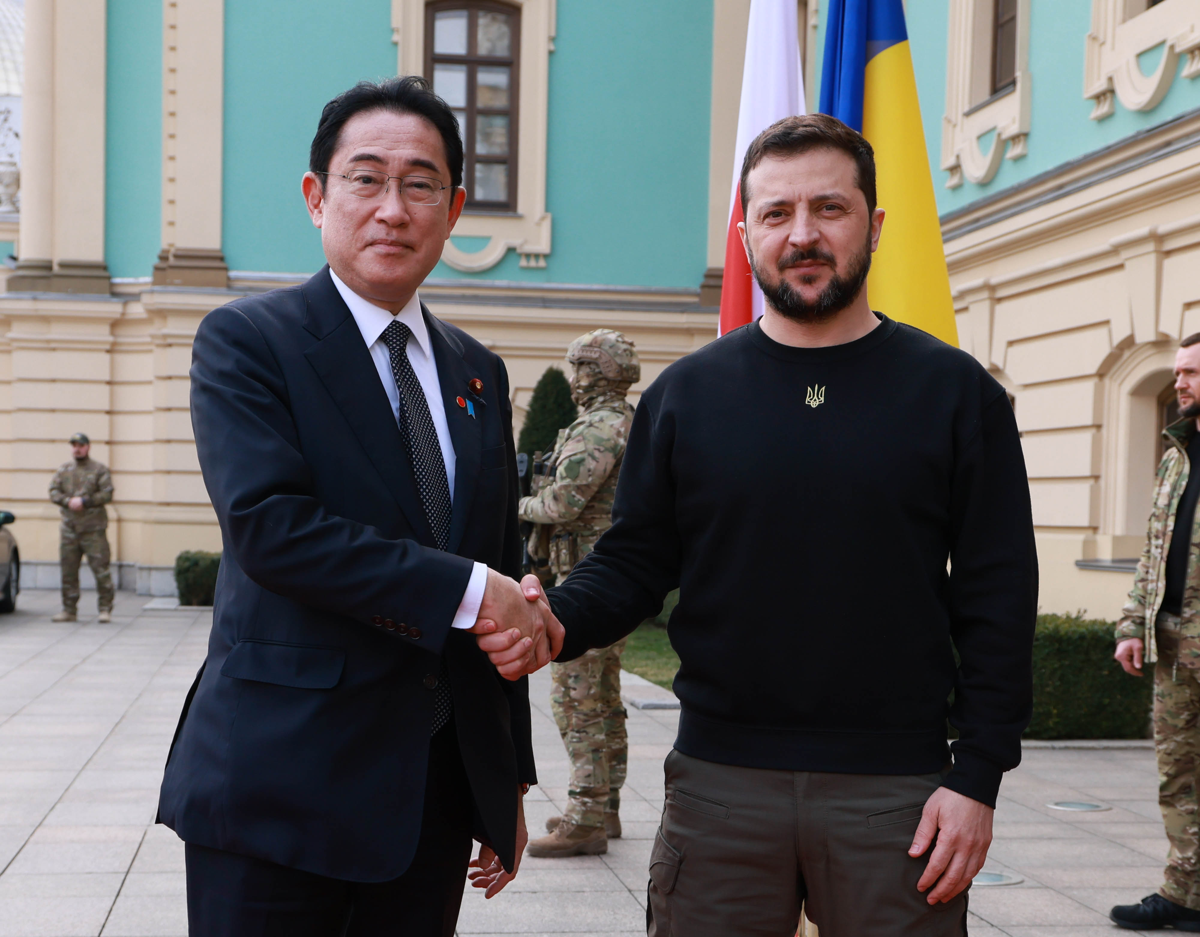 Prime Minister Kishida receiving greetings from President Zelenskyy of Ukraine (1)