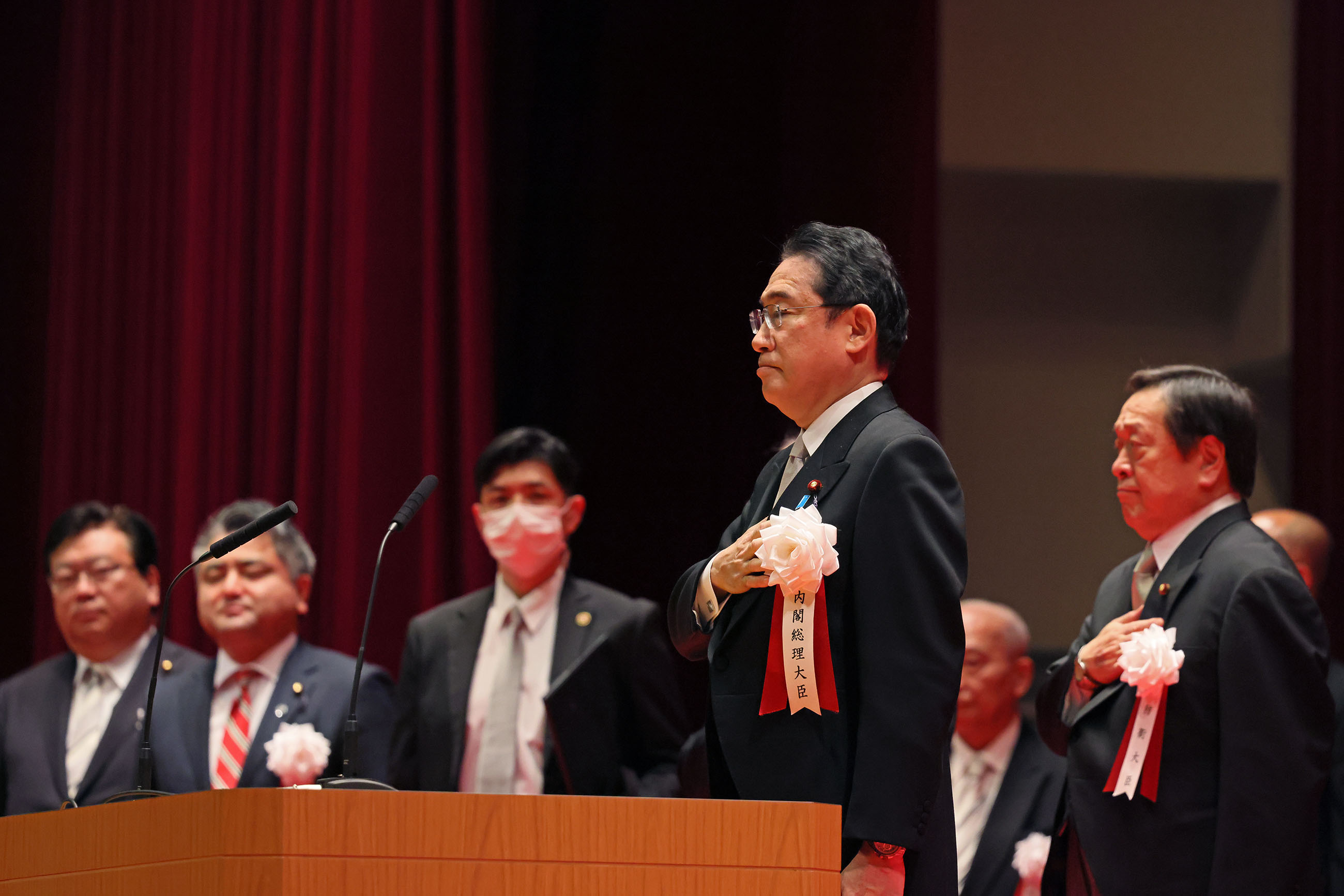 Prime Minister Kishida receiving a salute (2)