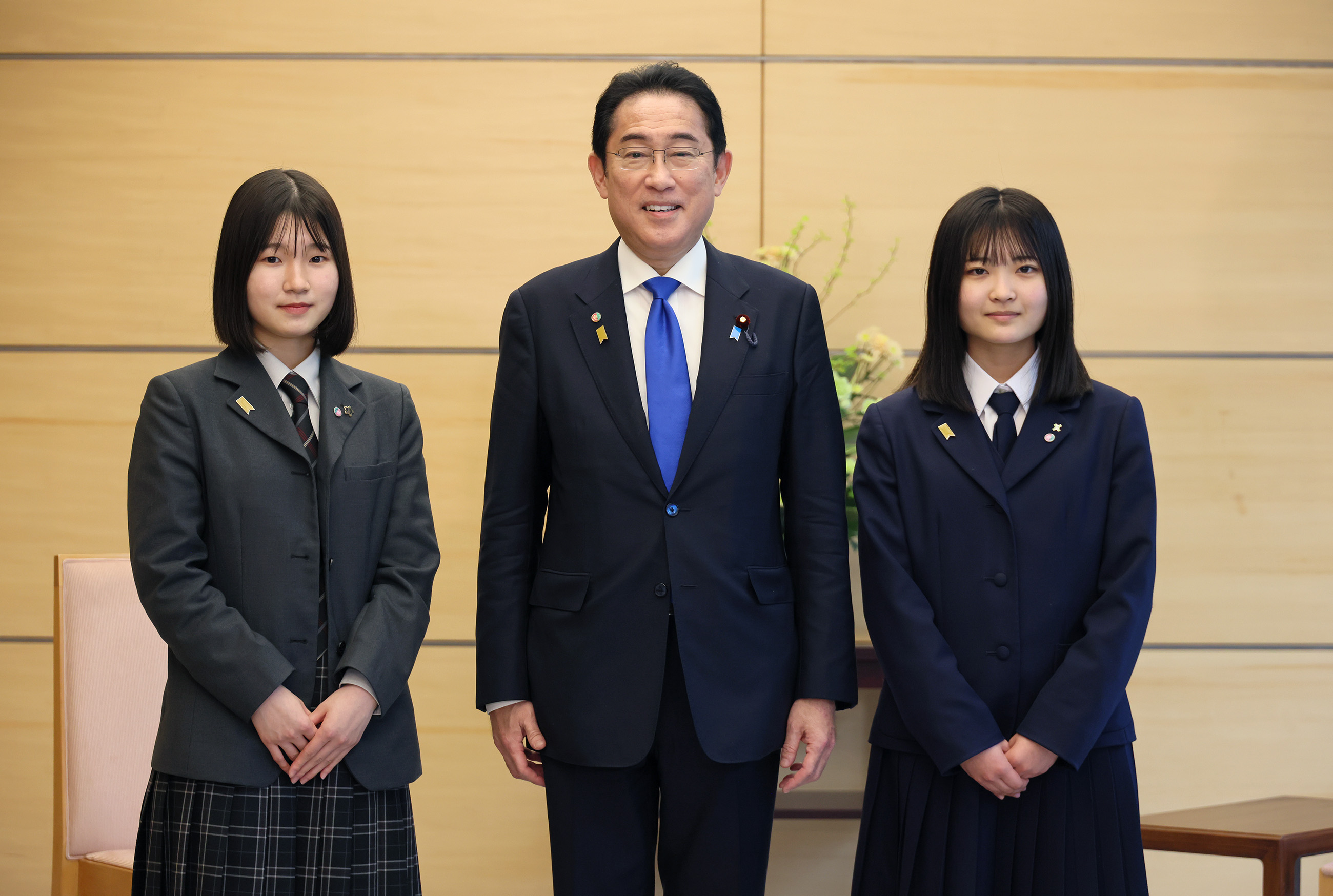 Courtesy Call from Winners of the High School Speech Contest on the Northern Territories