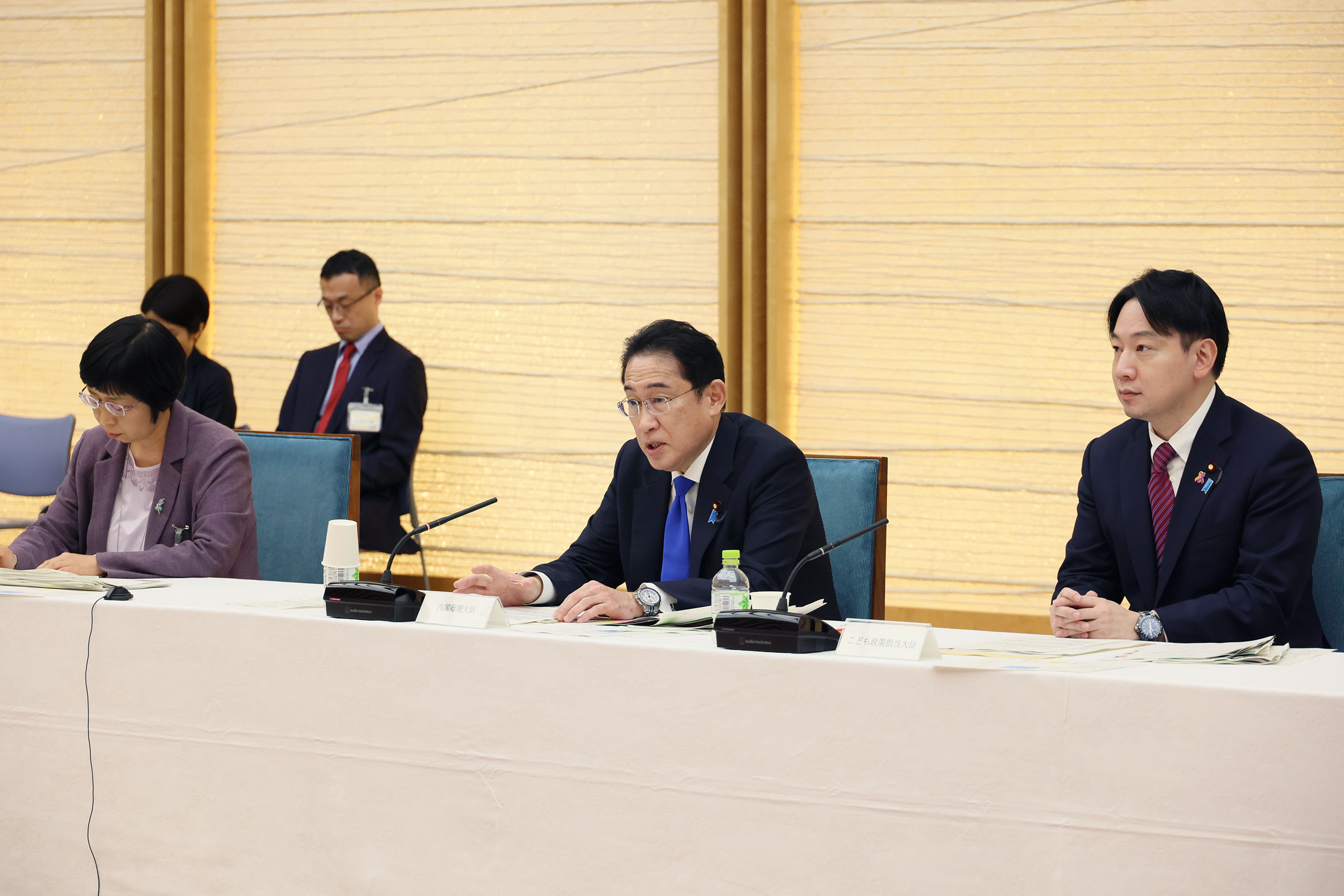 Prime Minister Kishida hearing from experts in public hearing (3)
