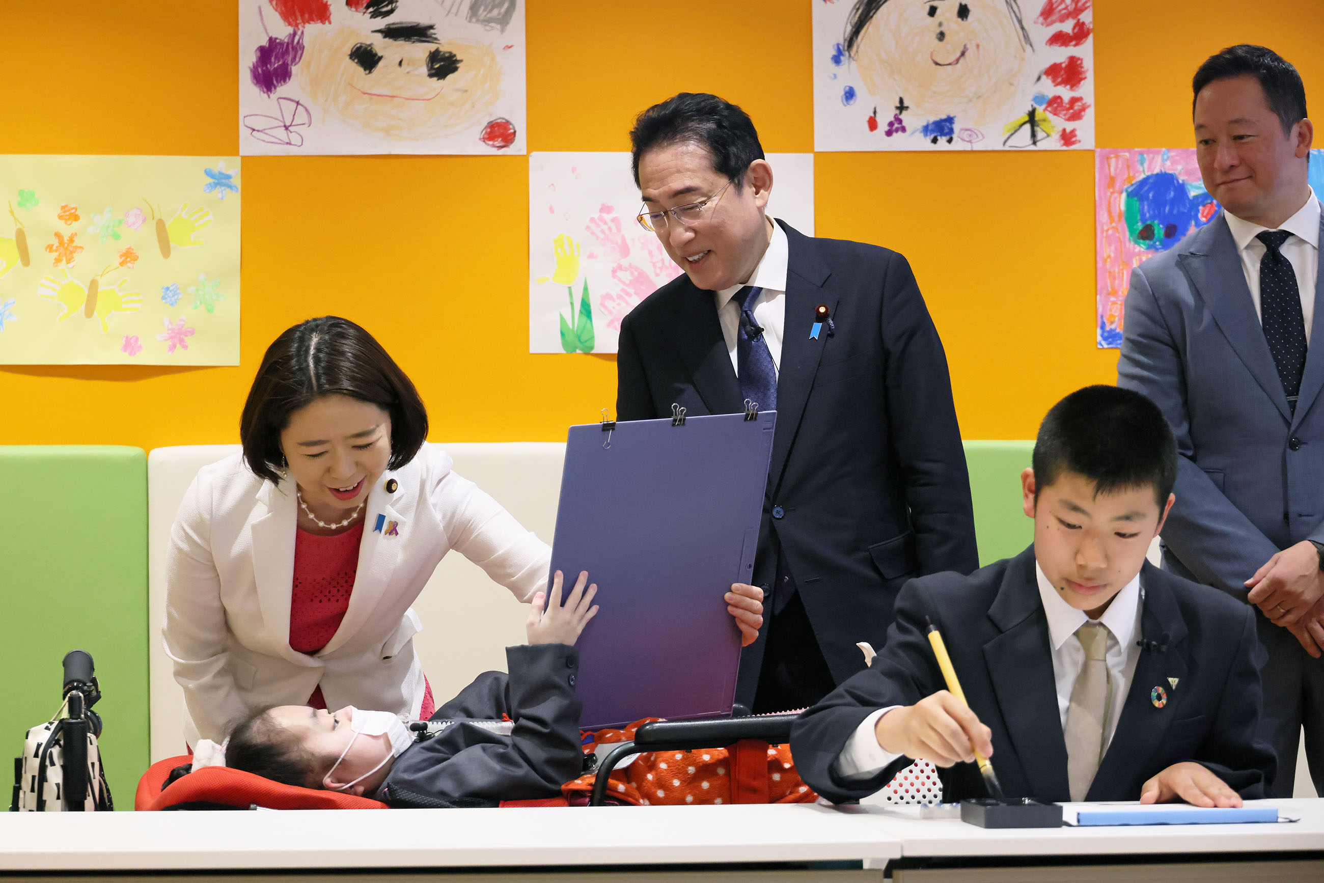 Japanese calligraphy for the signboard of the Children and Families Agency (2)