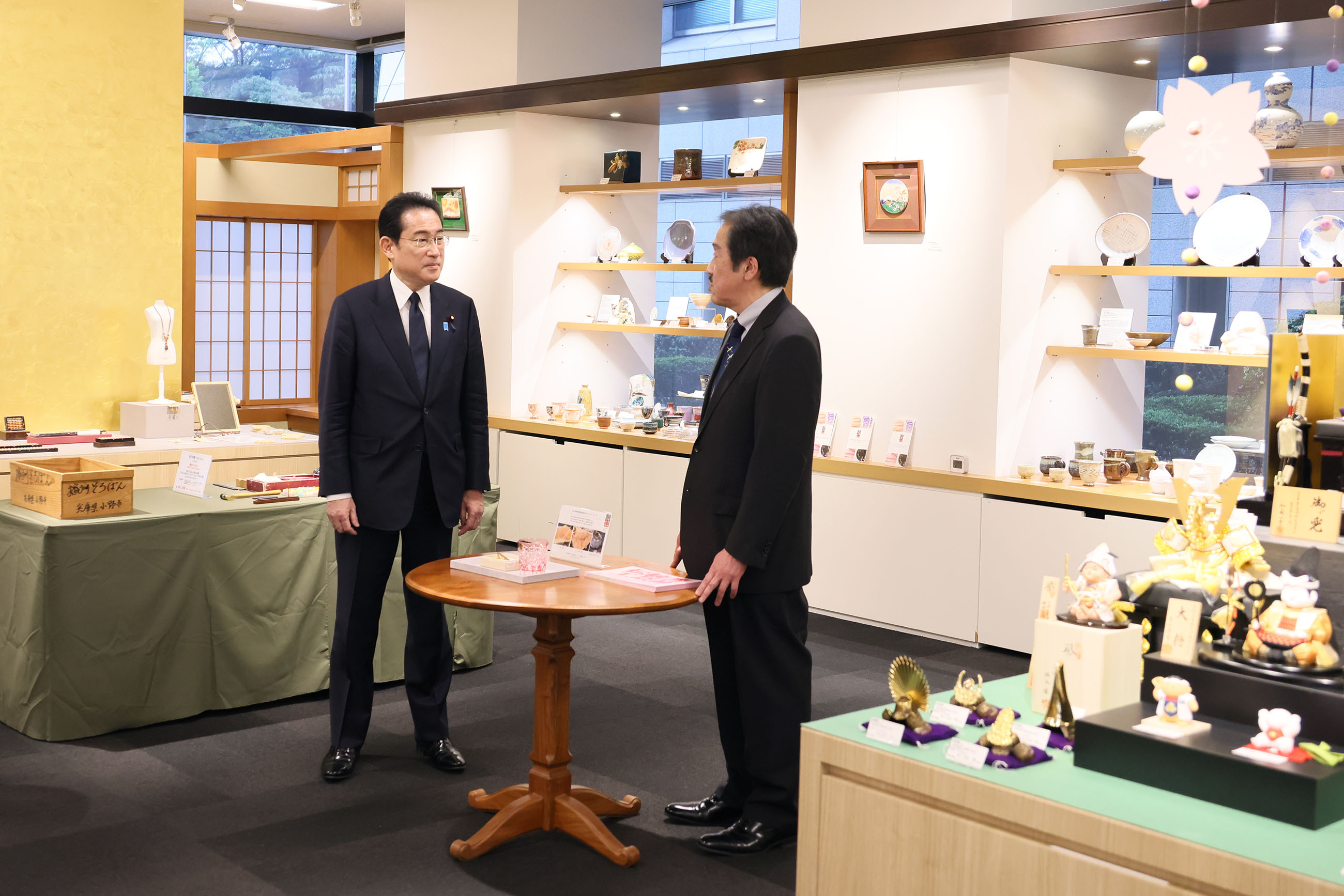 Prime Minister Kishida visiting the Japan Traditional Crafts Aoyama Square (2)