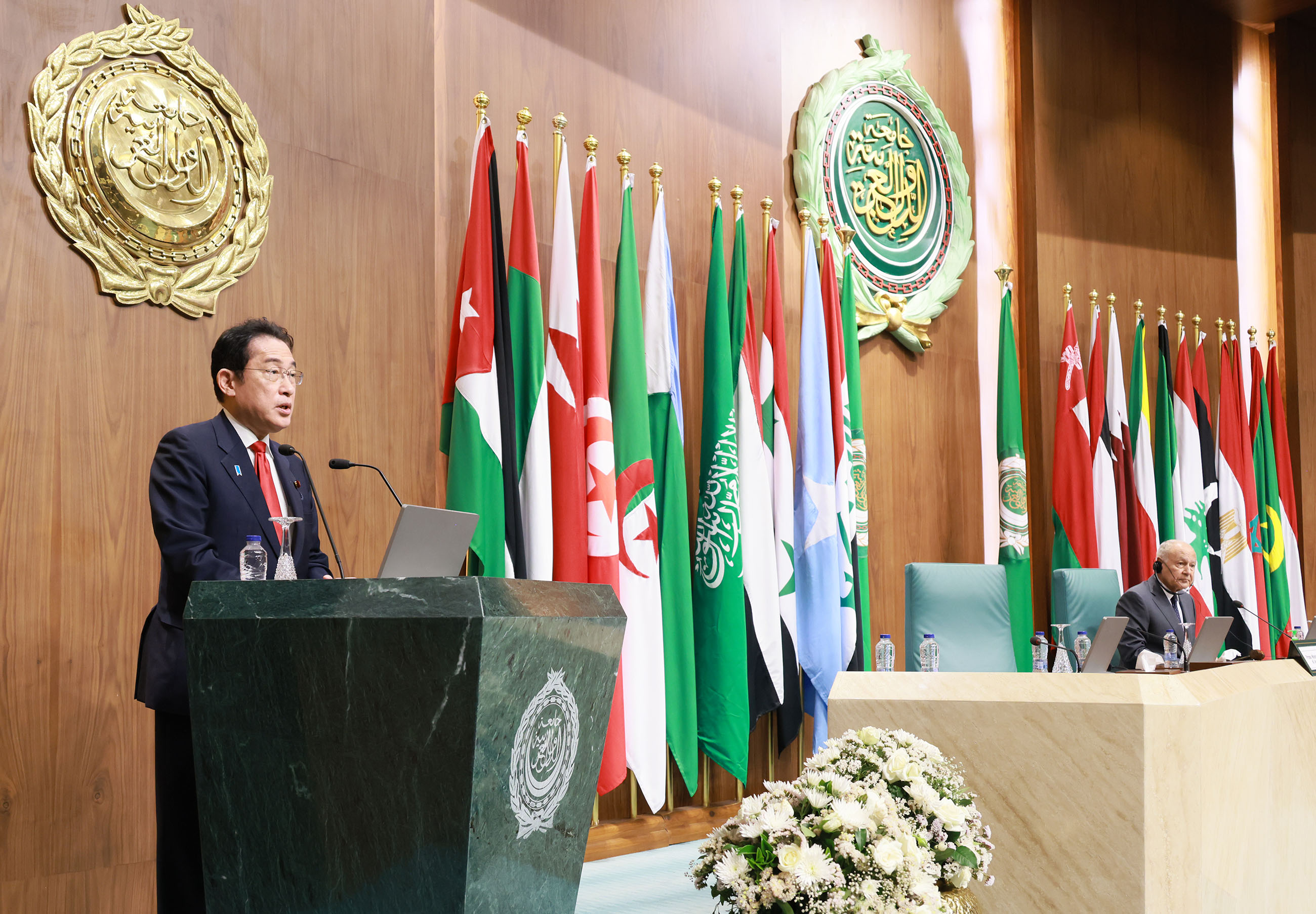 Prime Minister Kishida making a statement to the permanent representatives to the League of Arab States (2)