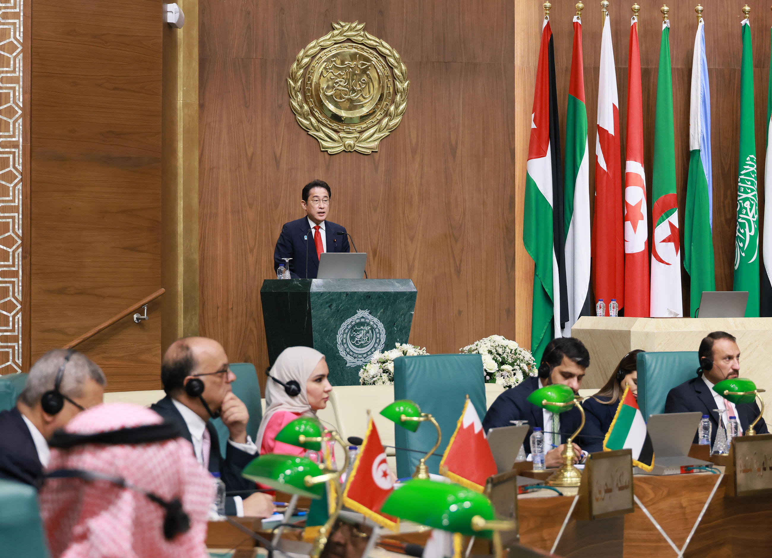 Prime Minister Kishida making a statement to the permanent representatives to the League of Arab States (4)