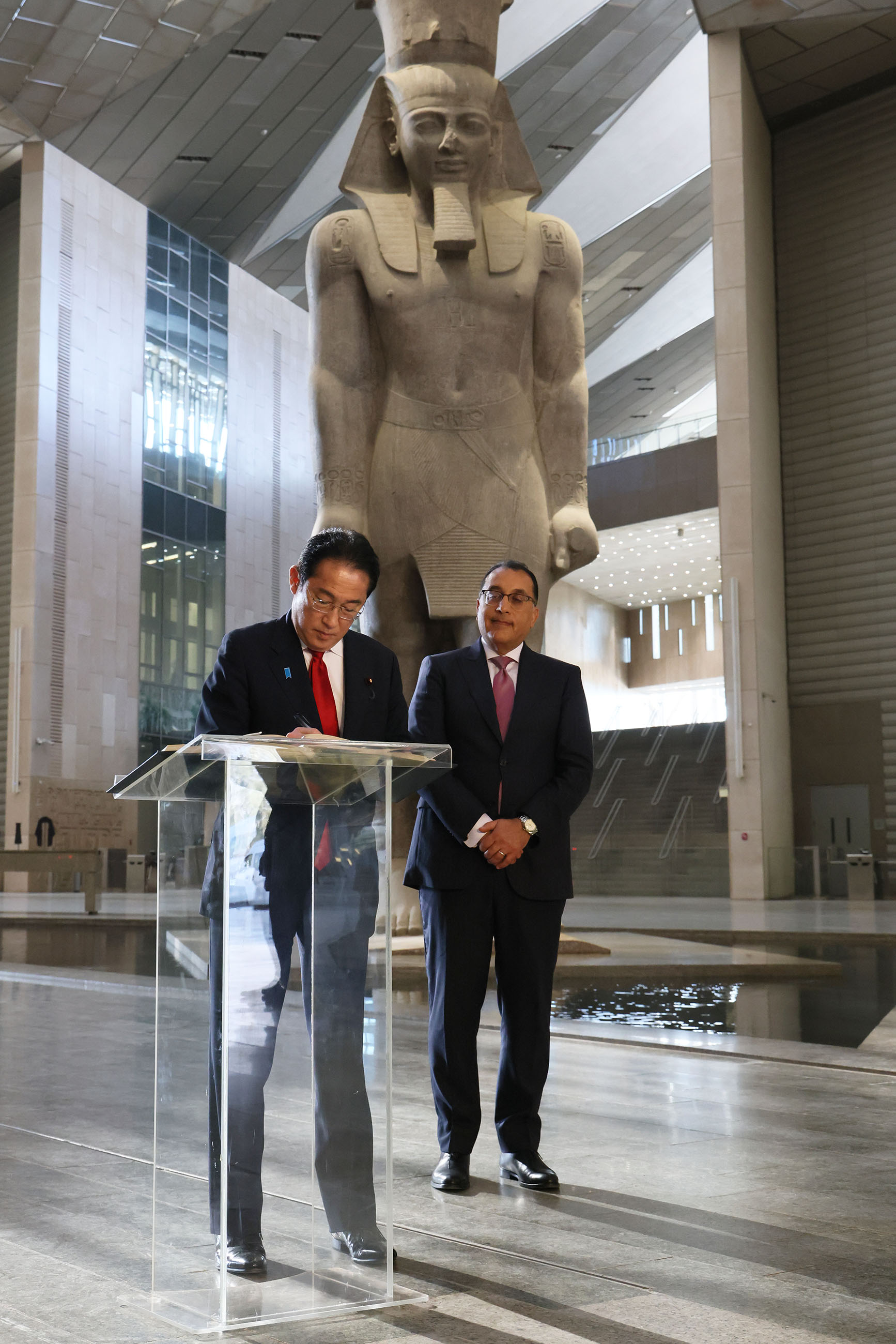 Prime Minister Kishida visiting the Grand Egyptian Museum (2)