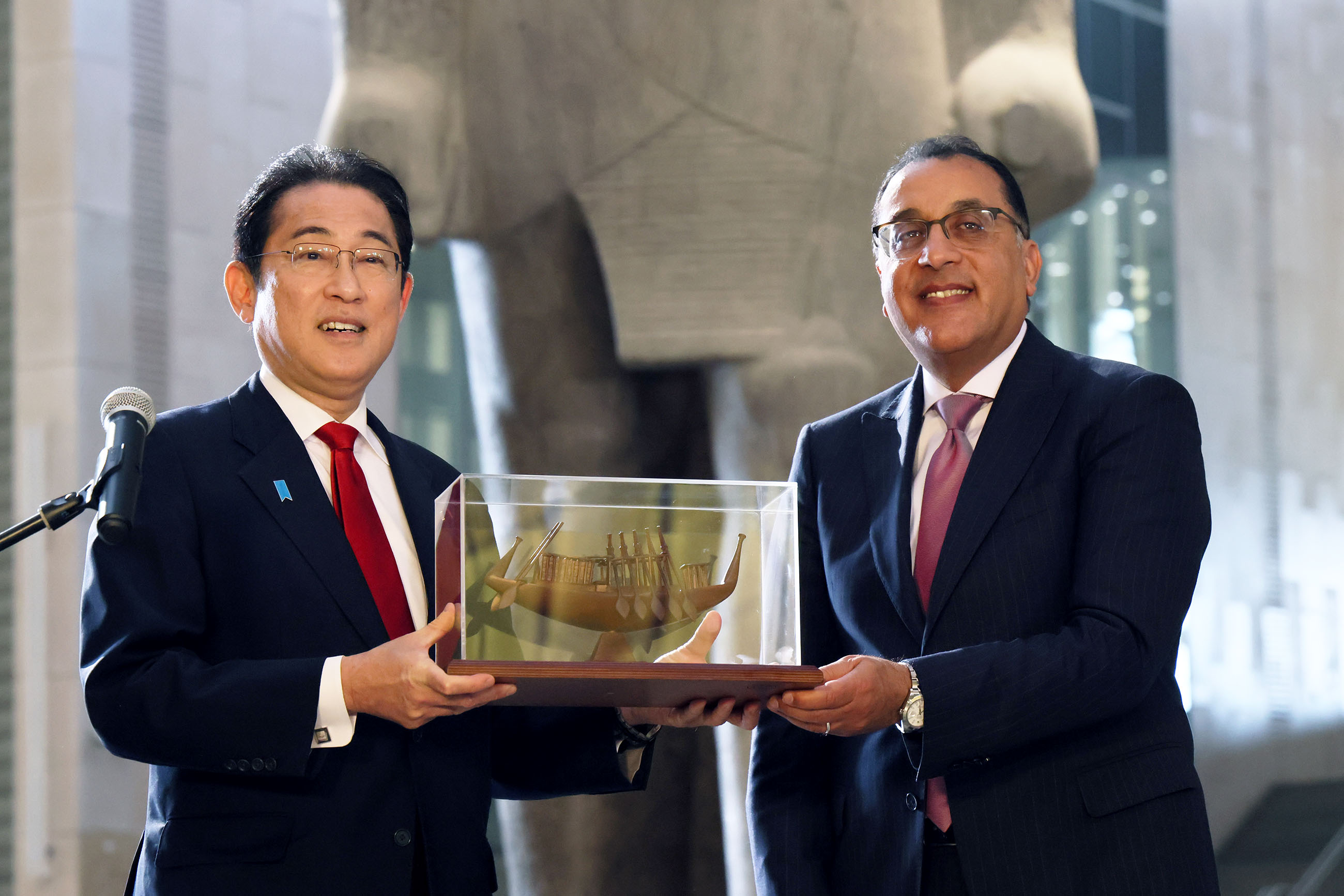 Prime Minister Kishida visiting the Grand Egyptian Museum (4)