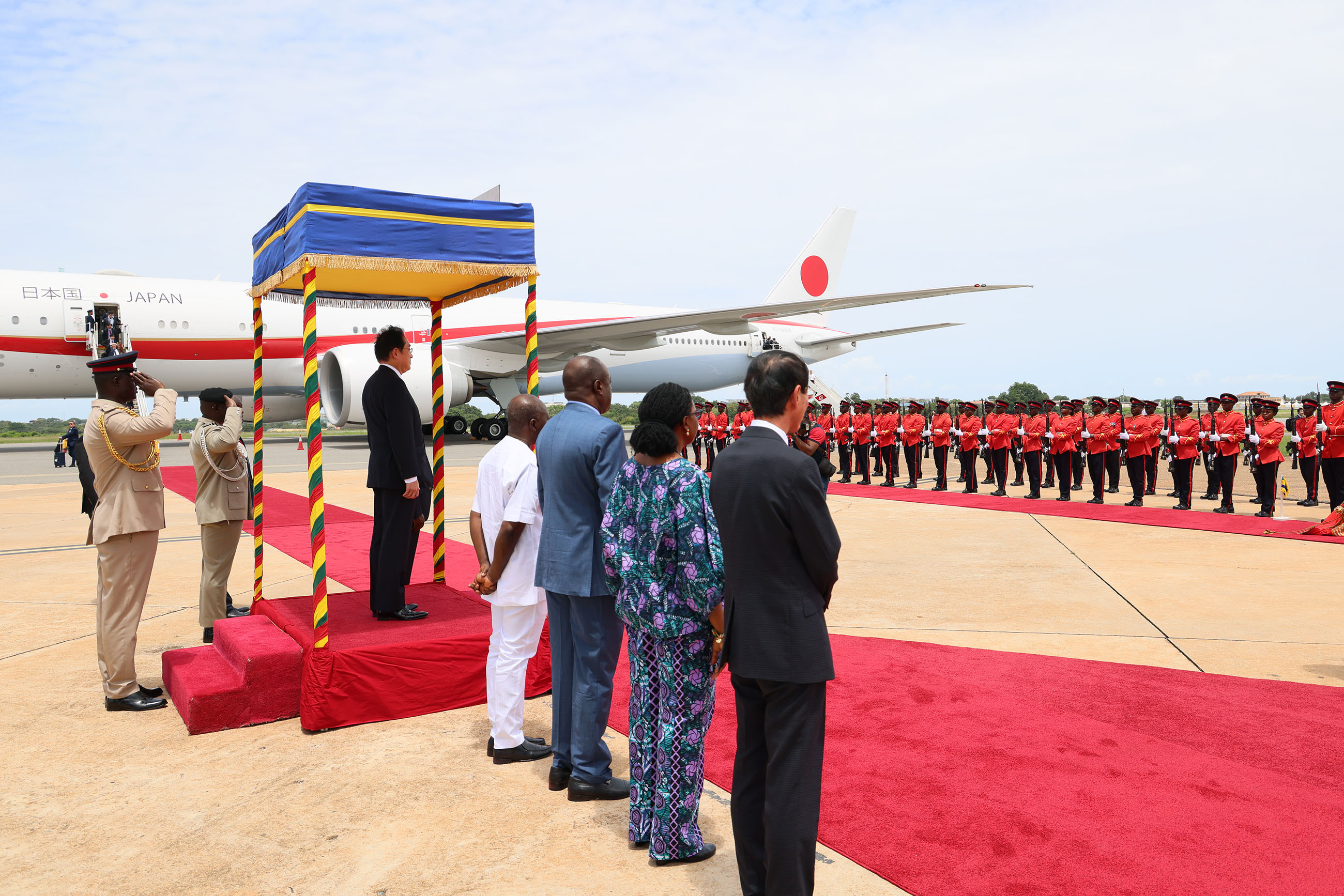 Prime Minister Kishida arriving in Ghana (3)