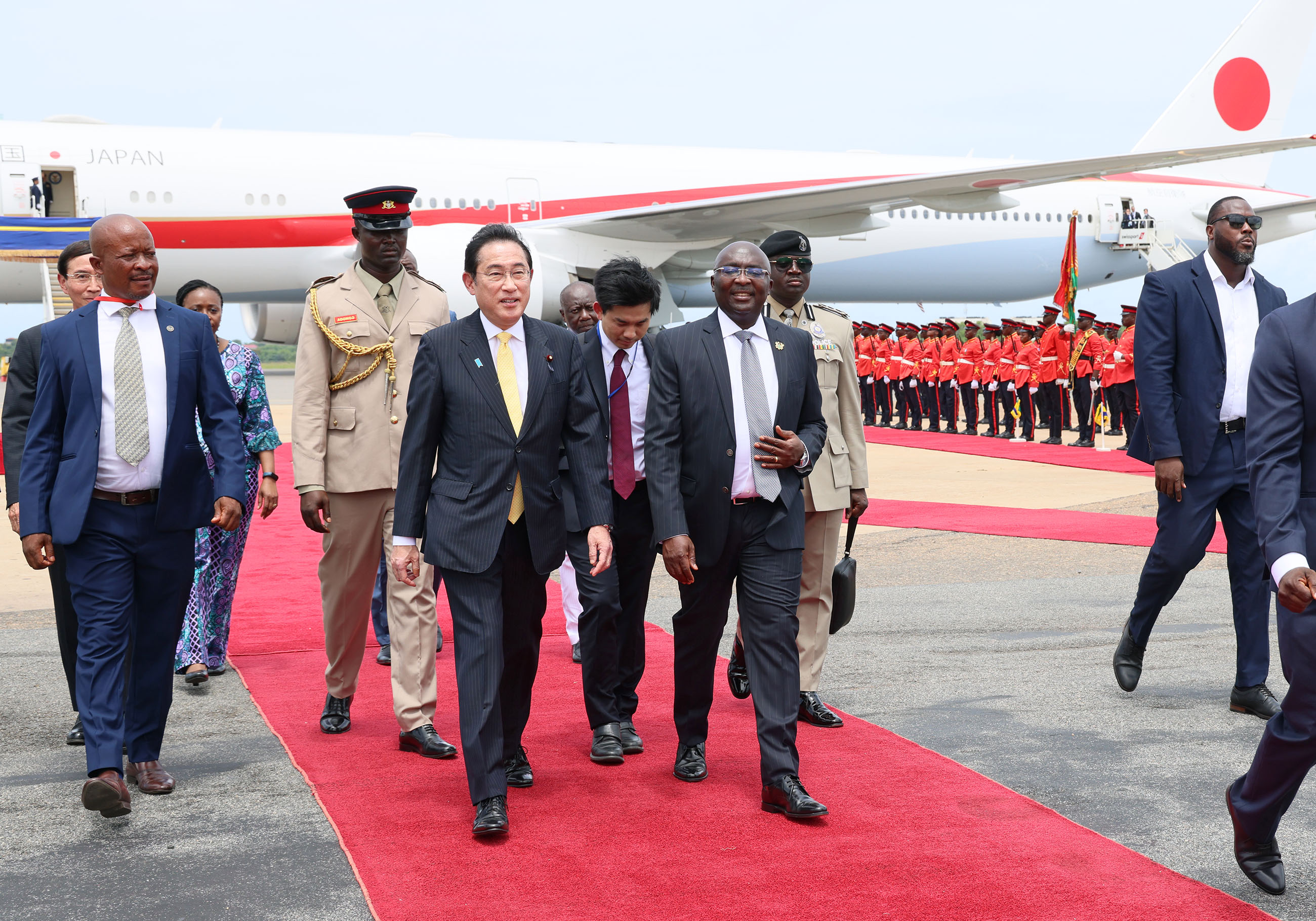 Prime Minister Kishida arriving in Ghana (6)