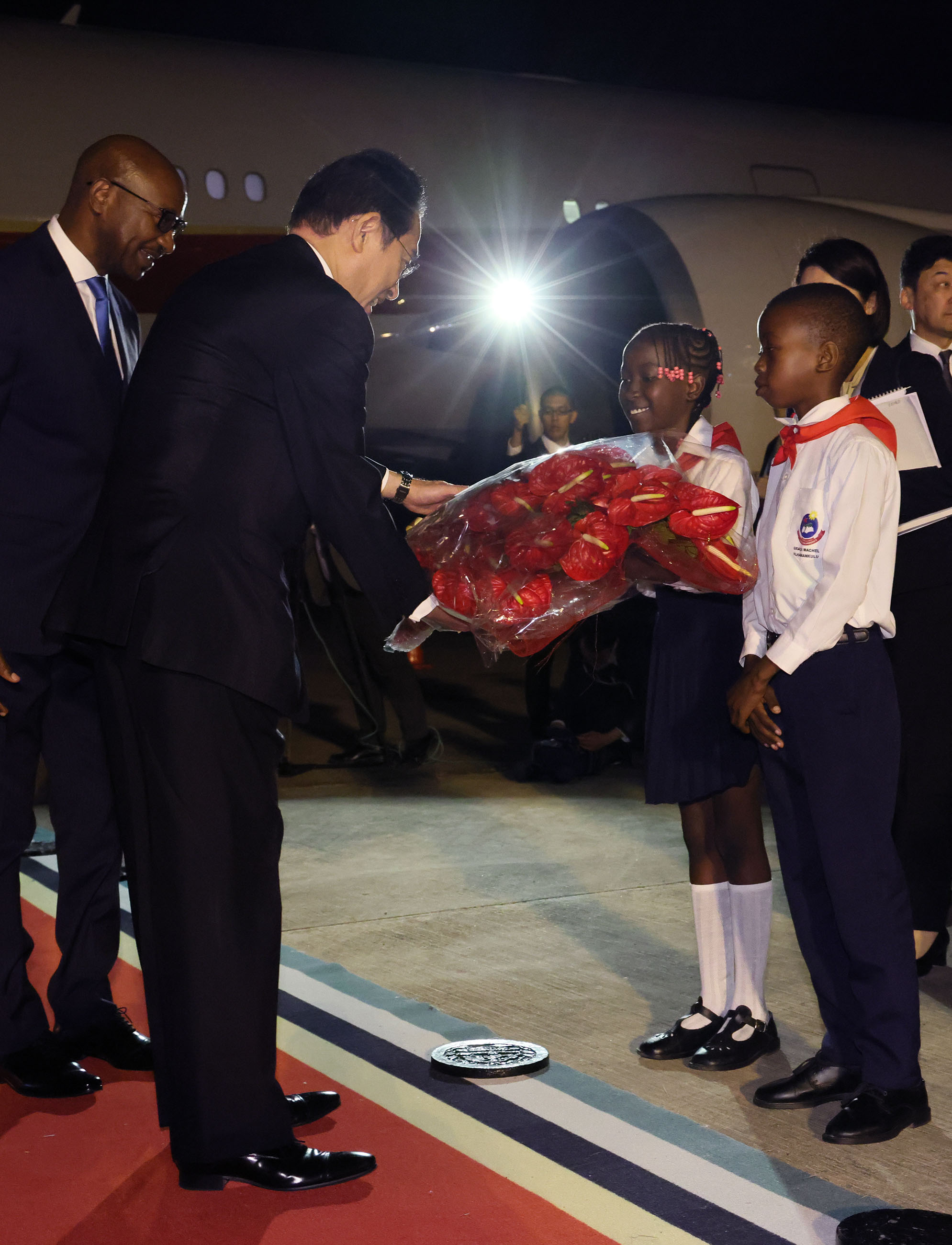 Prime Minister Kishida arriving in Mozambique (2)