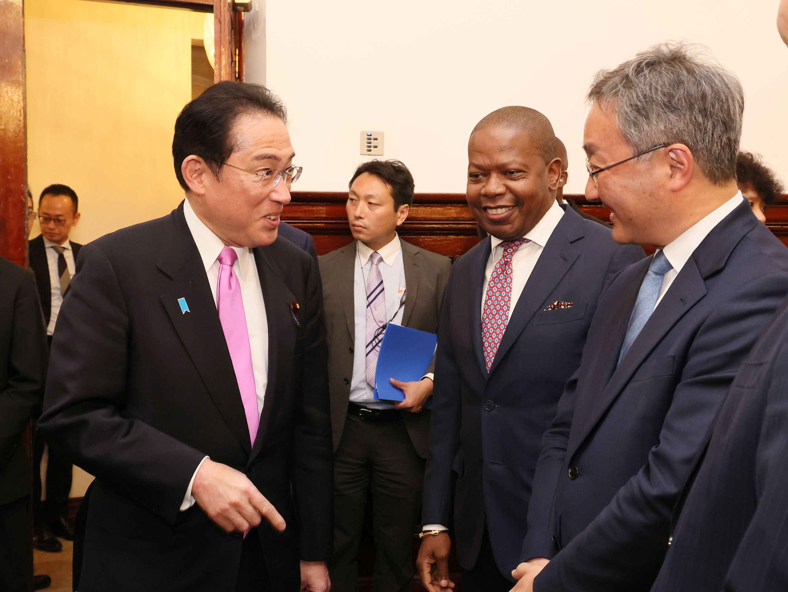 Prime Minister Kishida receiving greetings at the Japan-Mozambique Business Exchange Meeting