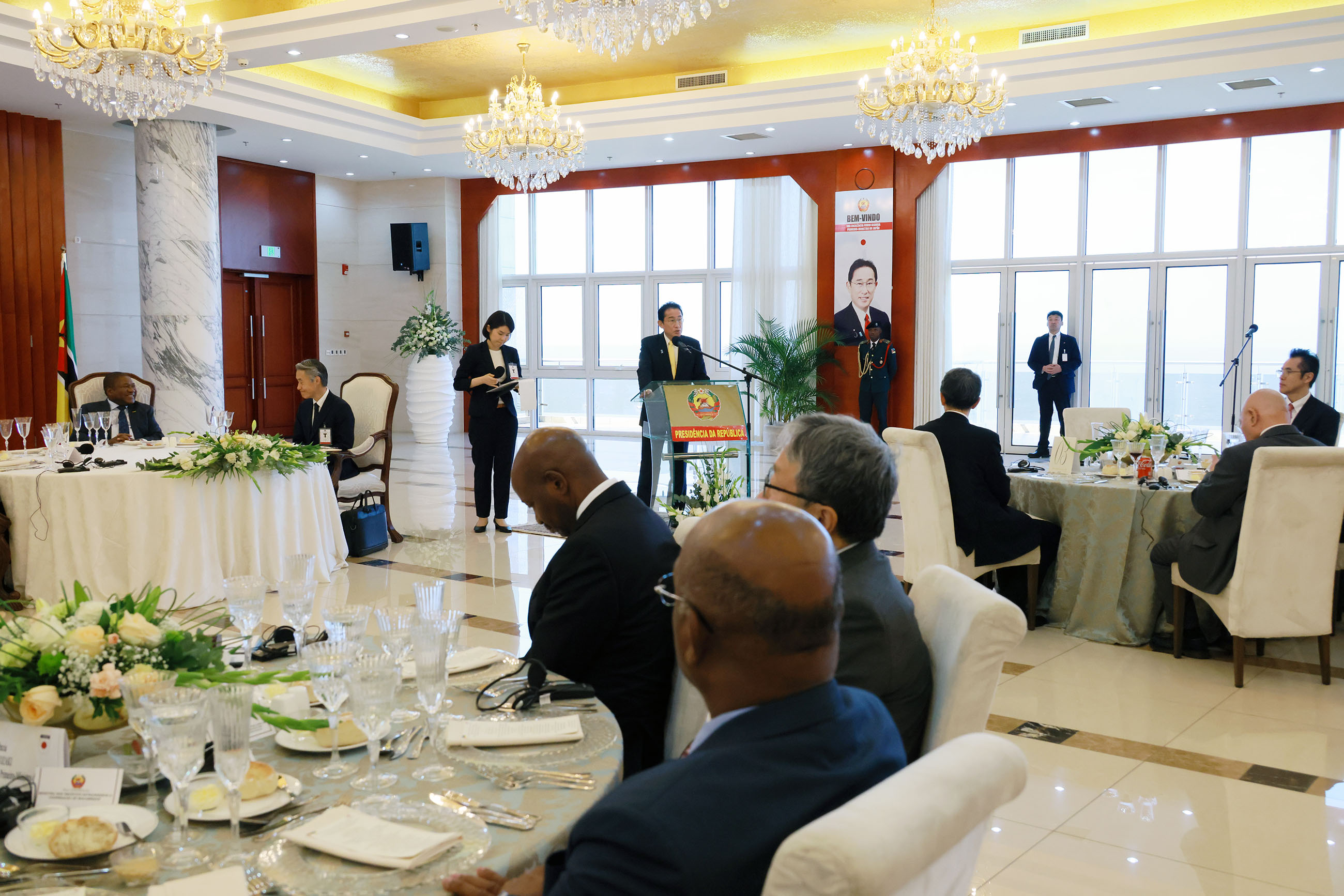 Prime Minister Kishida delivering an address at the working lunch (2)