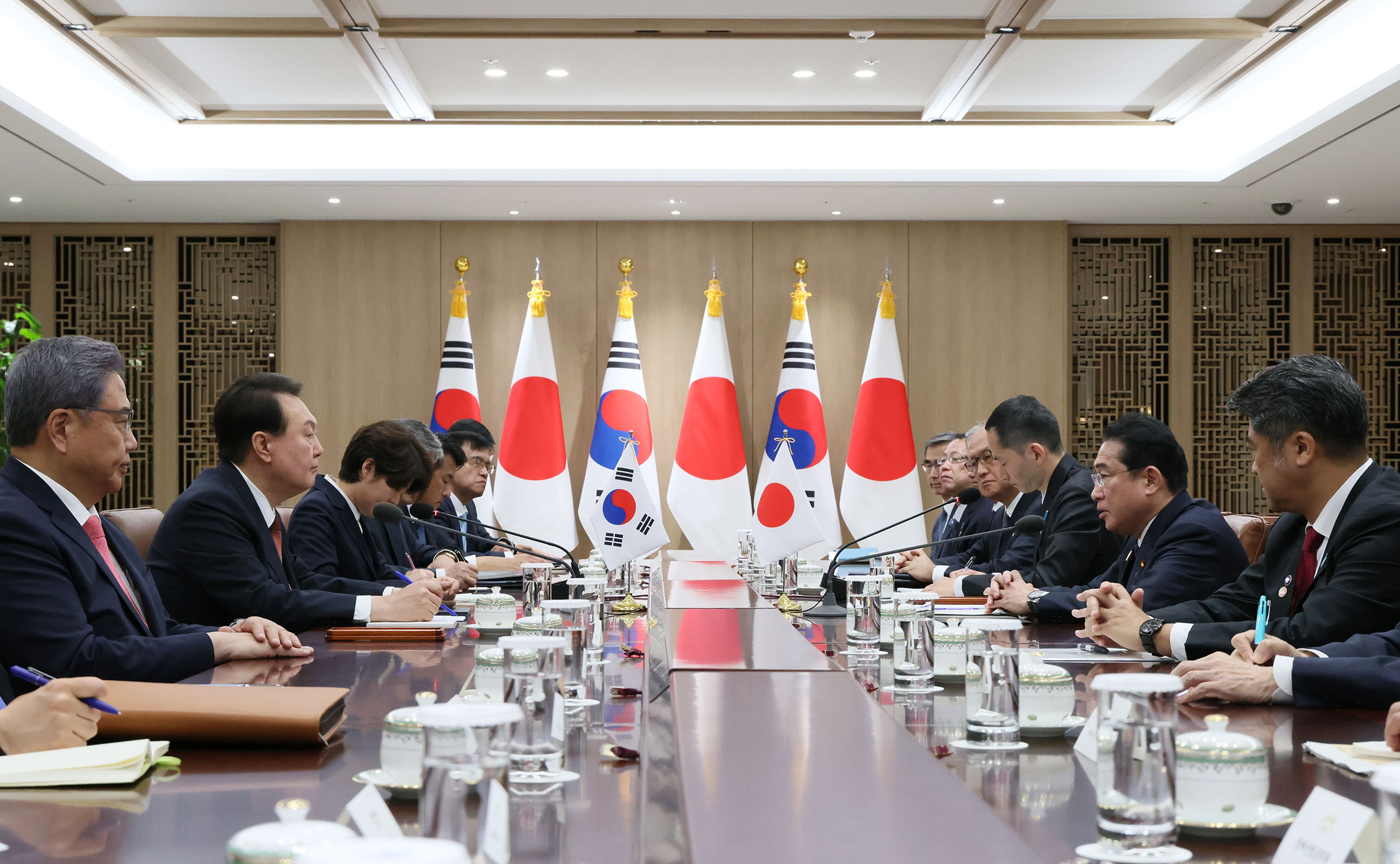 Japan-ROK Summit Meeting (5)