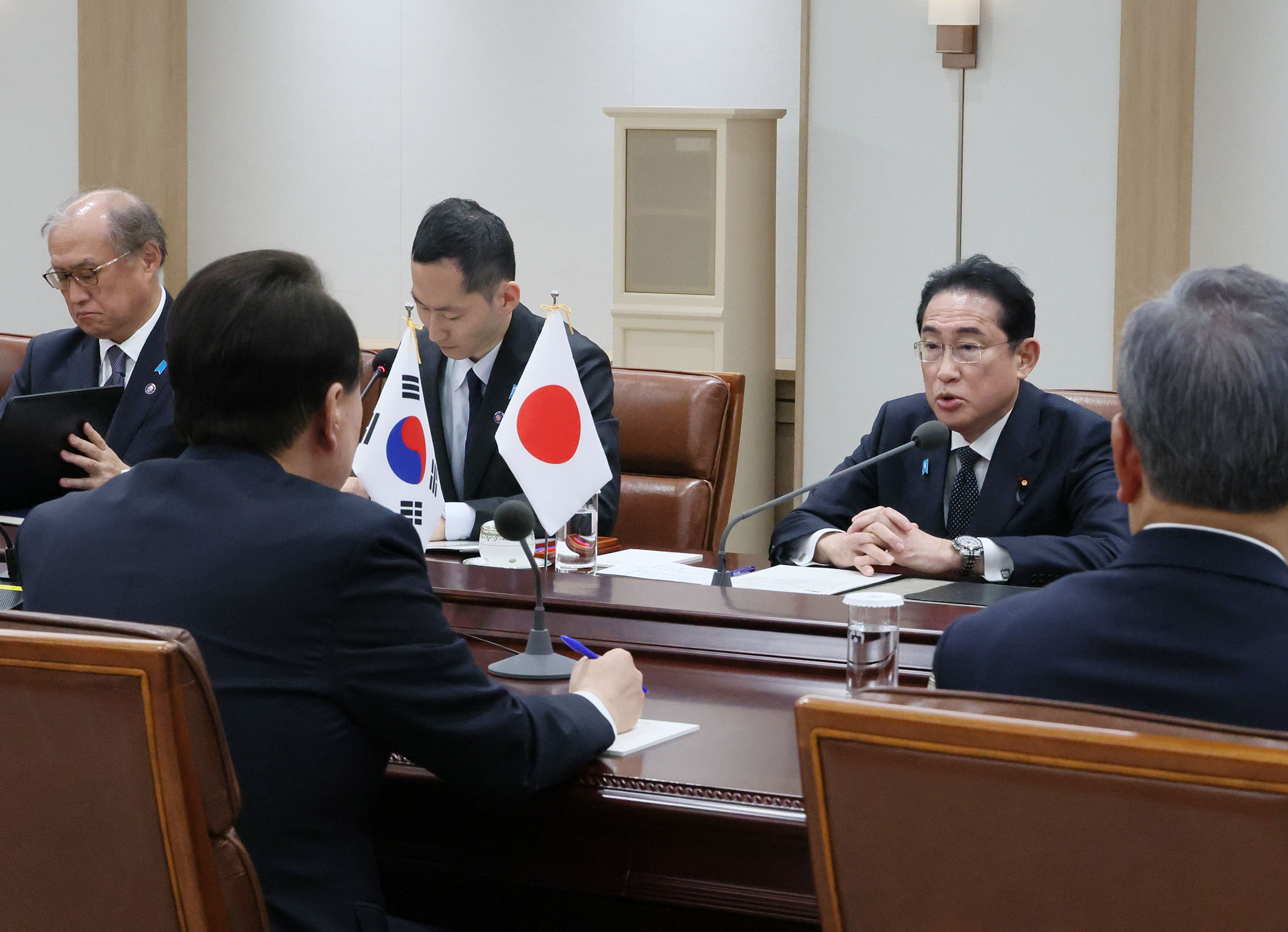 Japan-ROK Summit Meeting (6)