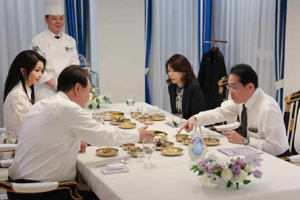 Social dinner (2) (Photo: Office of the President)