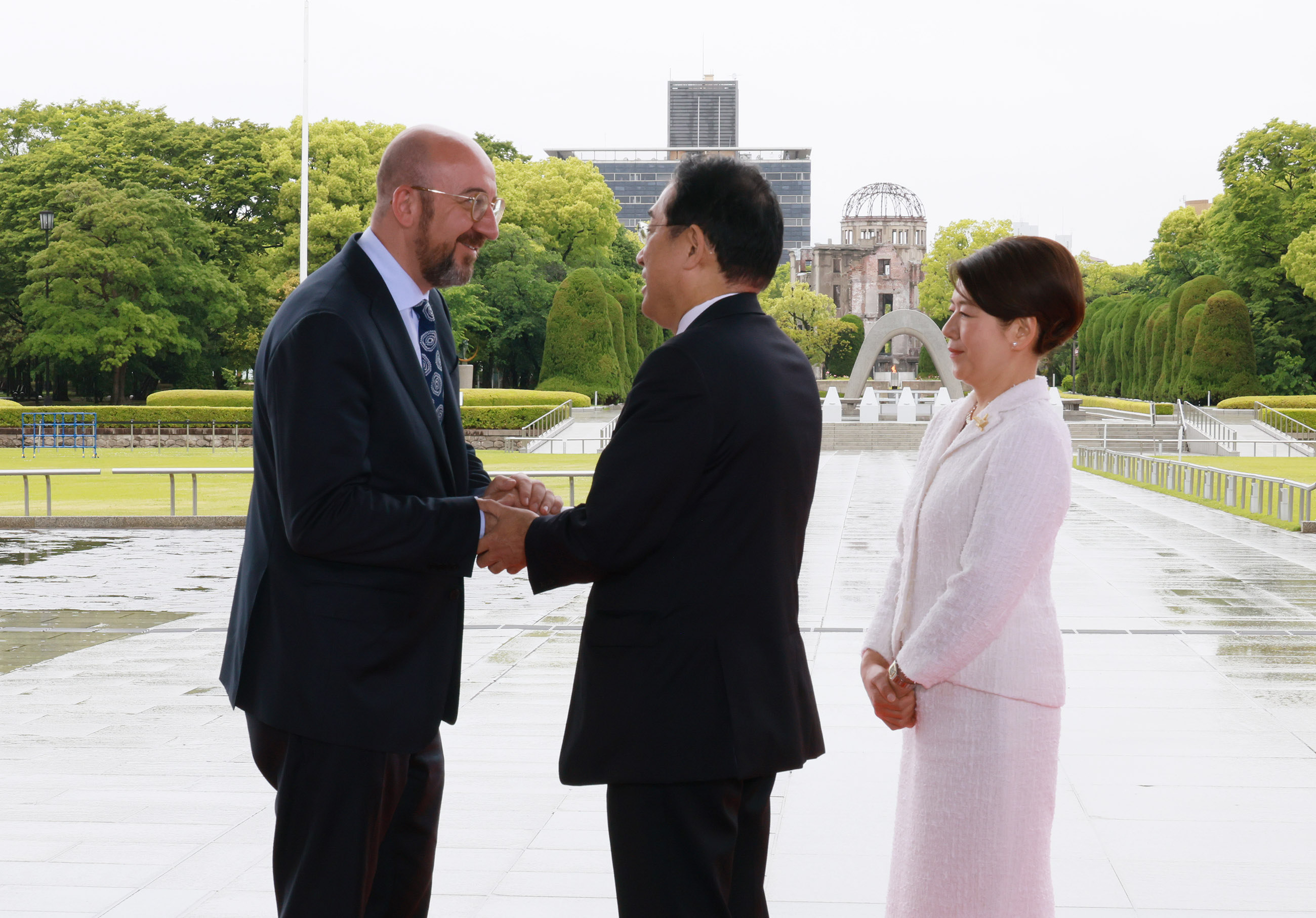Prime Minister Kishida greeting the European Council President Charles Michel