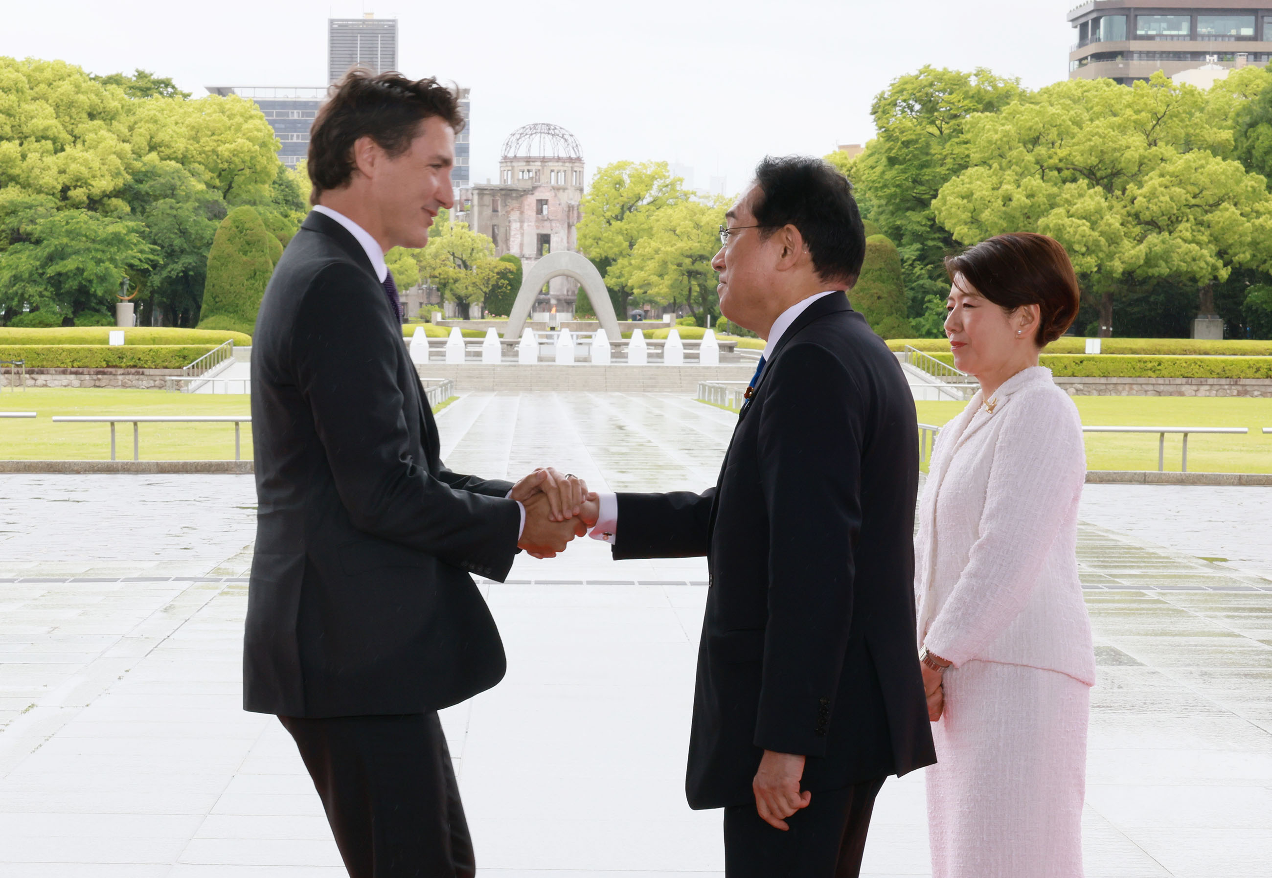 Prime Minister Kishida greeting the Canadian Prime Minister Justin Trudeau