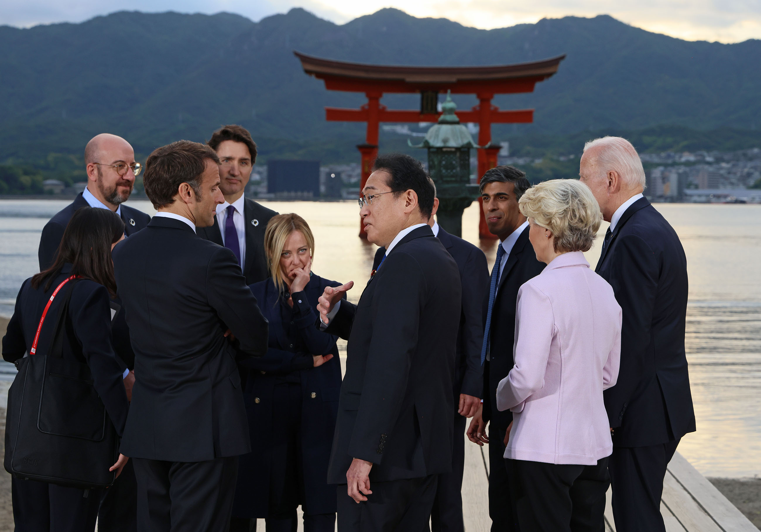 Prime Minister Kishida visiting Itsukushima Shrine (6)