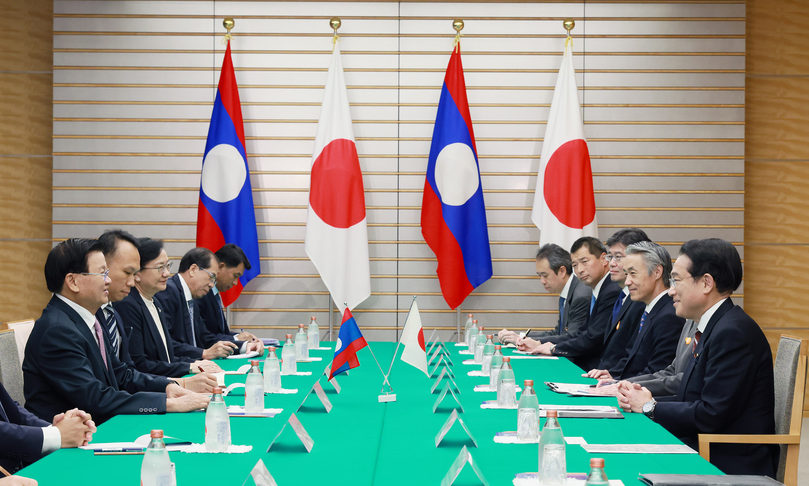 Japan-Laos summit meeting