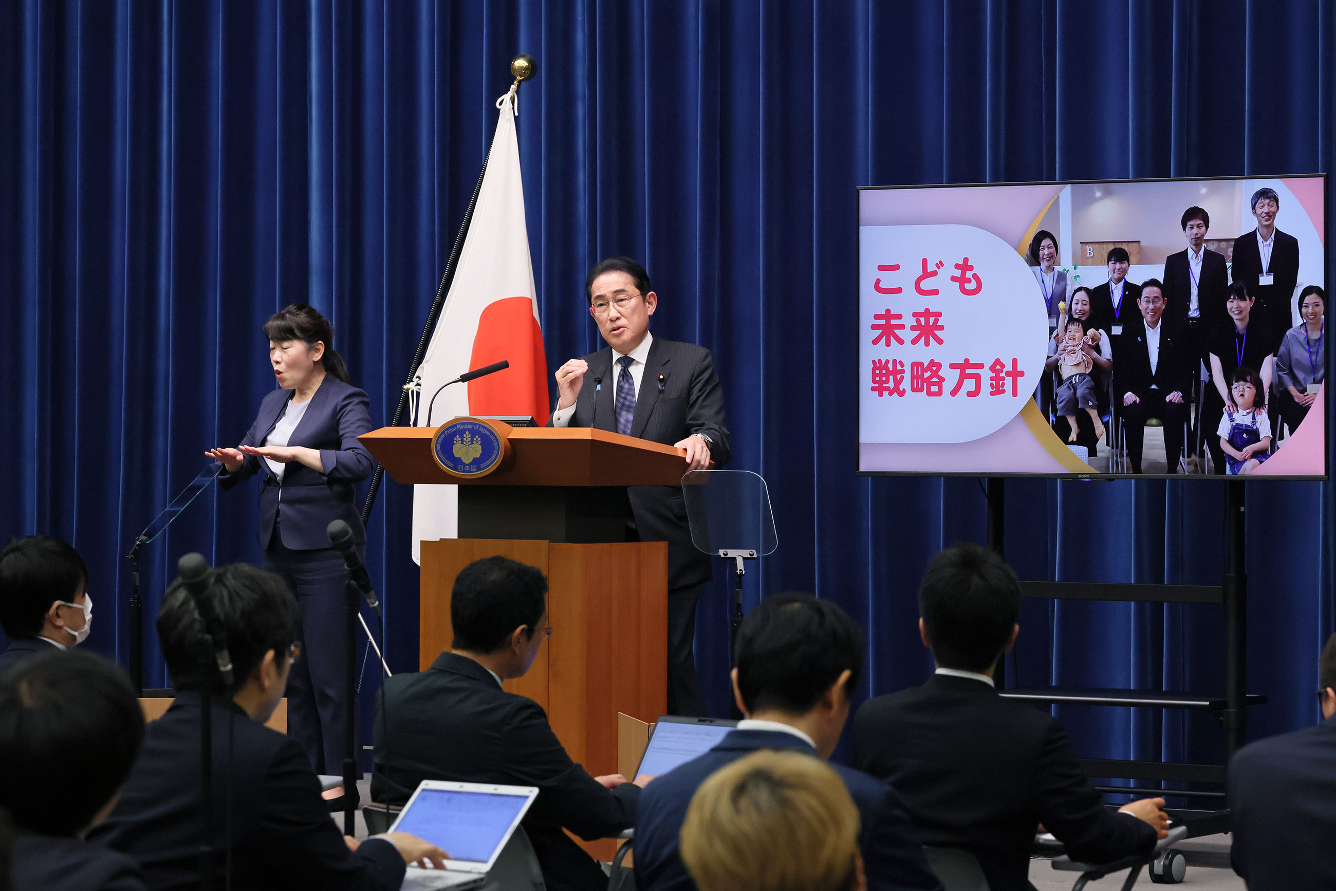 Prime Minister Kishida answering questions from the journalists (5)