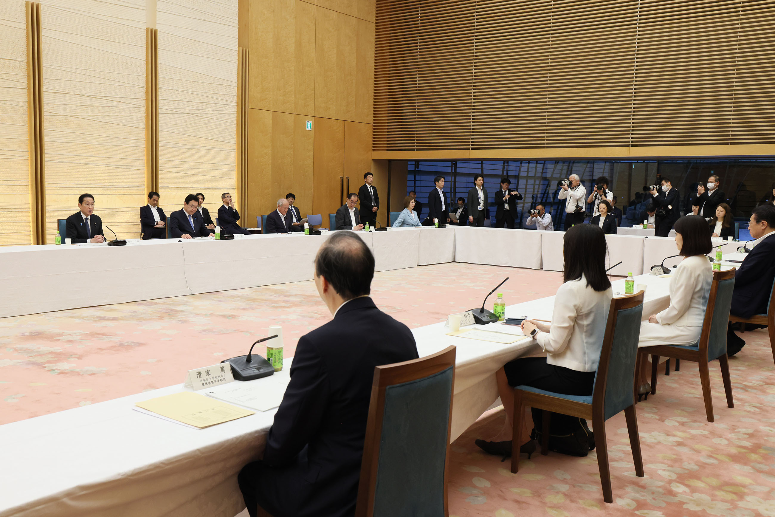 Prime Minister Kishida wrapping up a meeting (4)