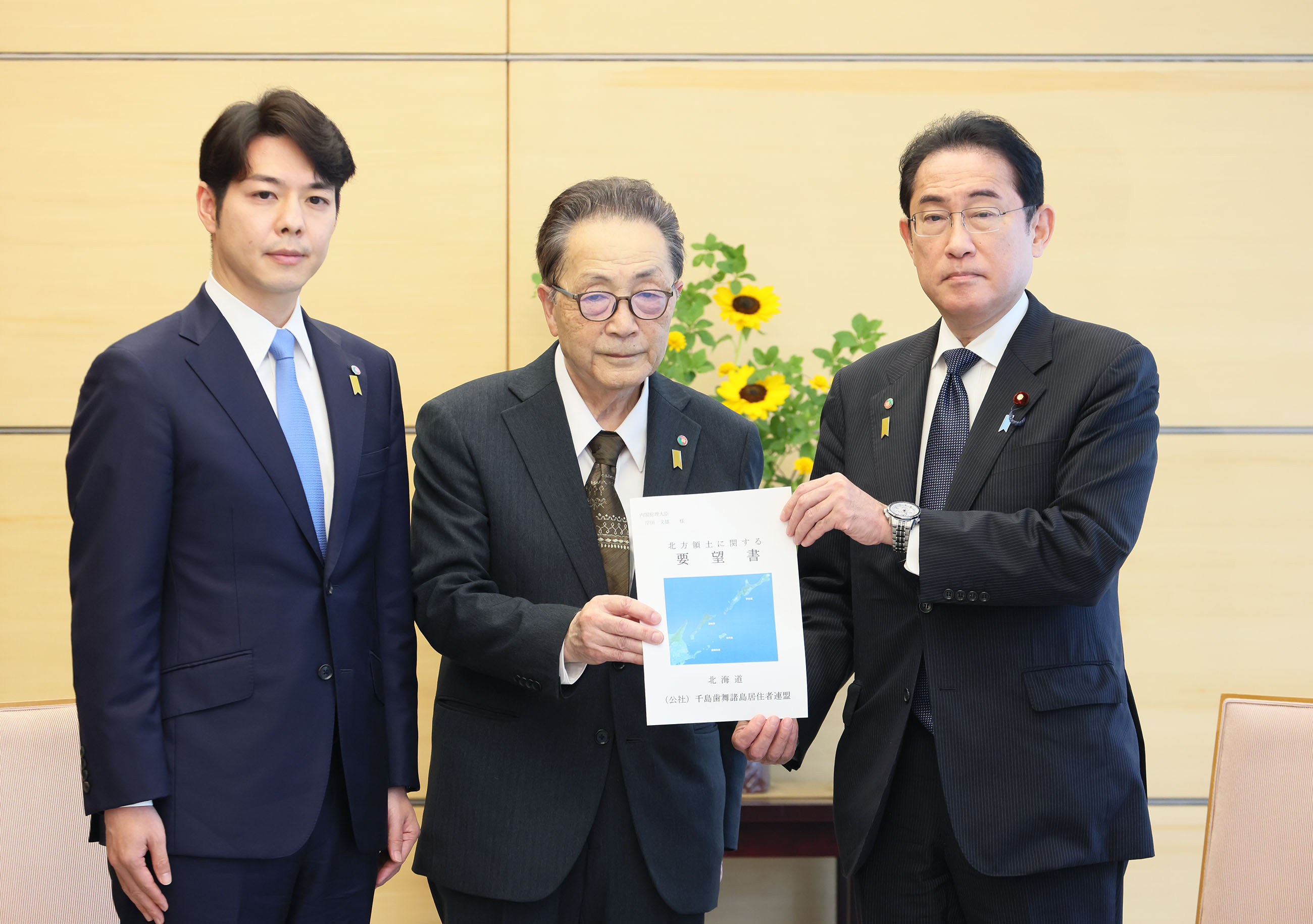 Prime Minister Kishida receiving a request (1)