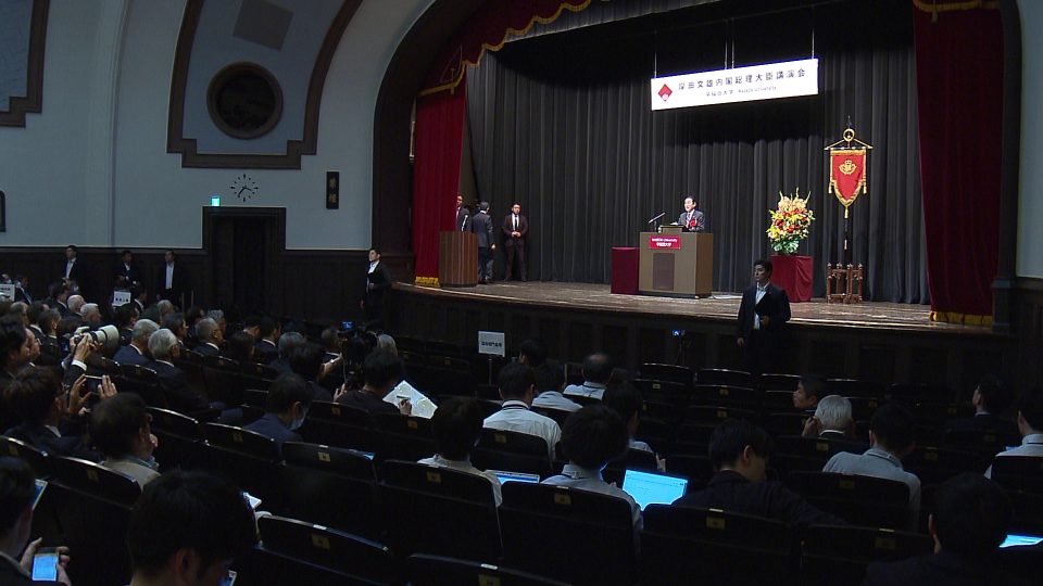 Prime Minister Kishida delivering a lecture (2)
