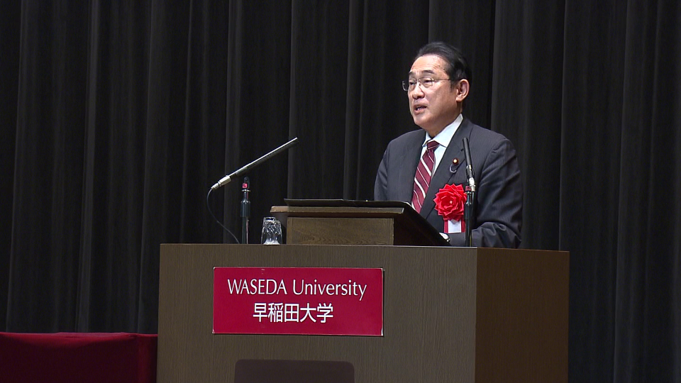 Prime Minister Kishida delivering a lecture (3)