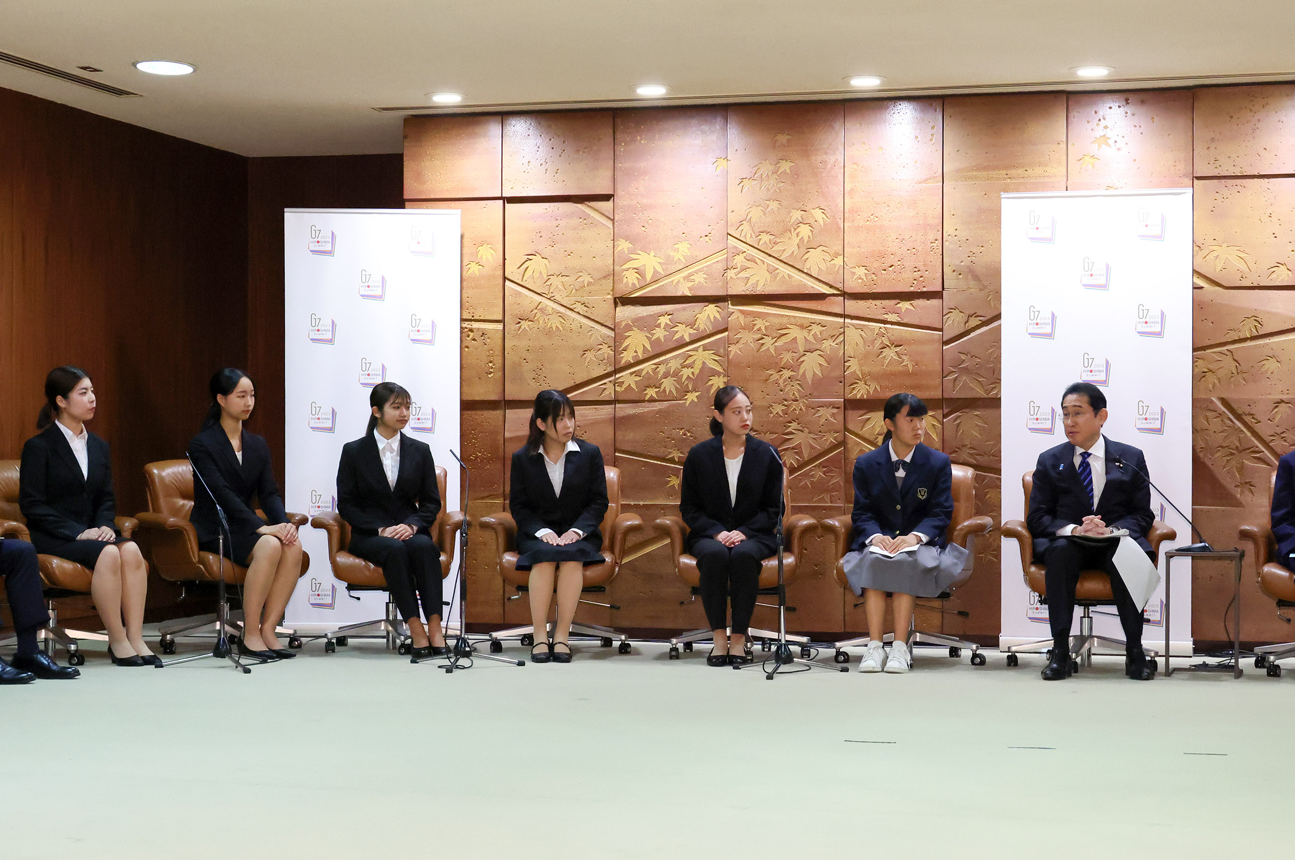 Prime Minister Kishida holding a talk (3)