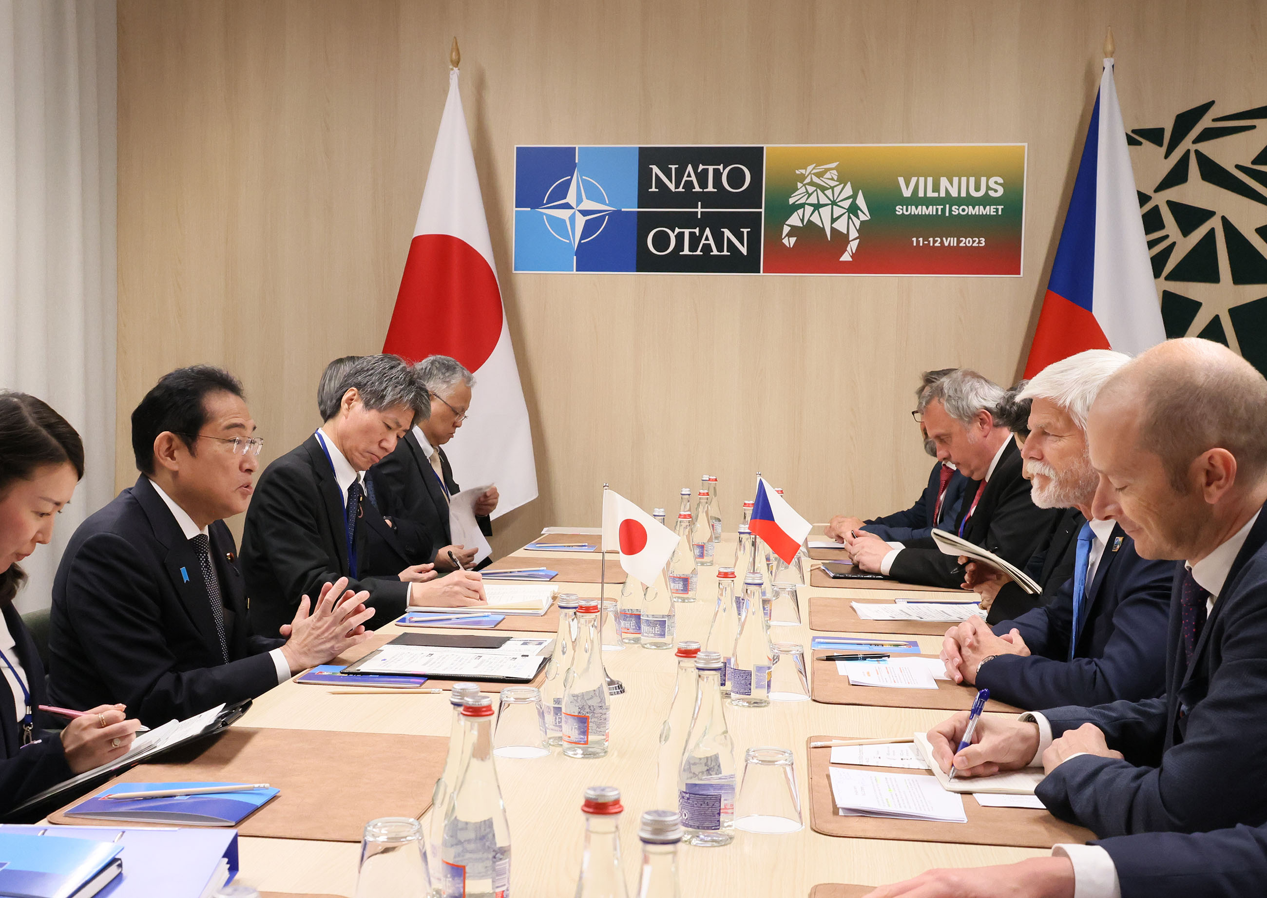 Japan-Czech Republic Summit Meeting (2)