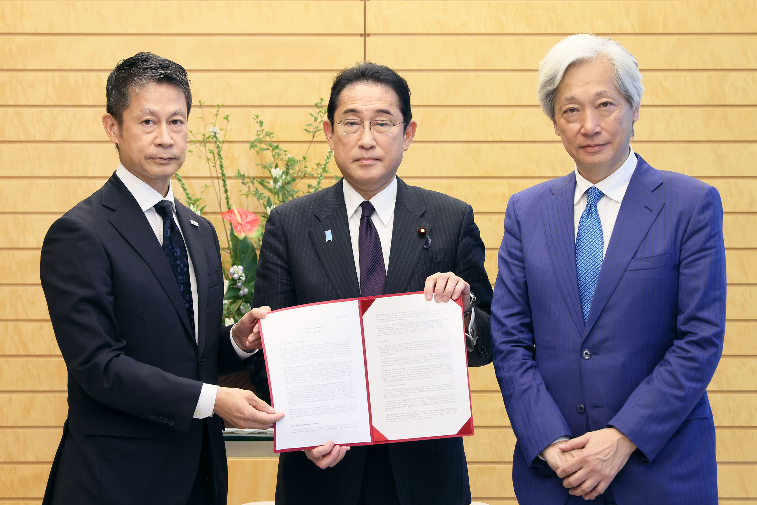 Prime Minister Kishida receiving requests (2)