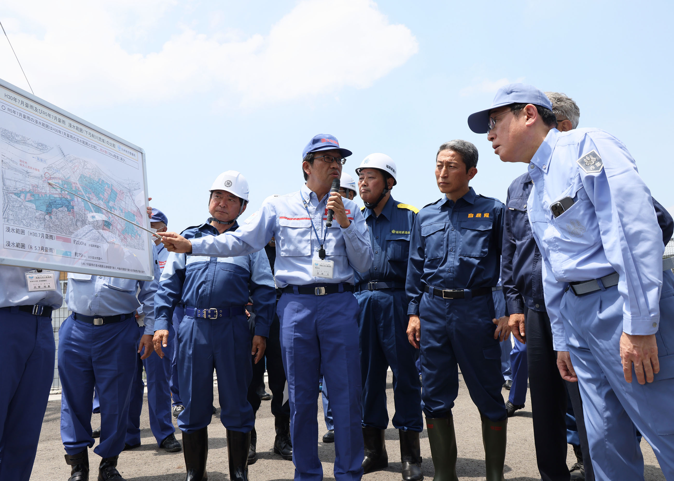 Prime Minister Kishida visiting the Edamitsu Upstream Drainage Pump Station (1)