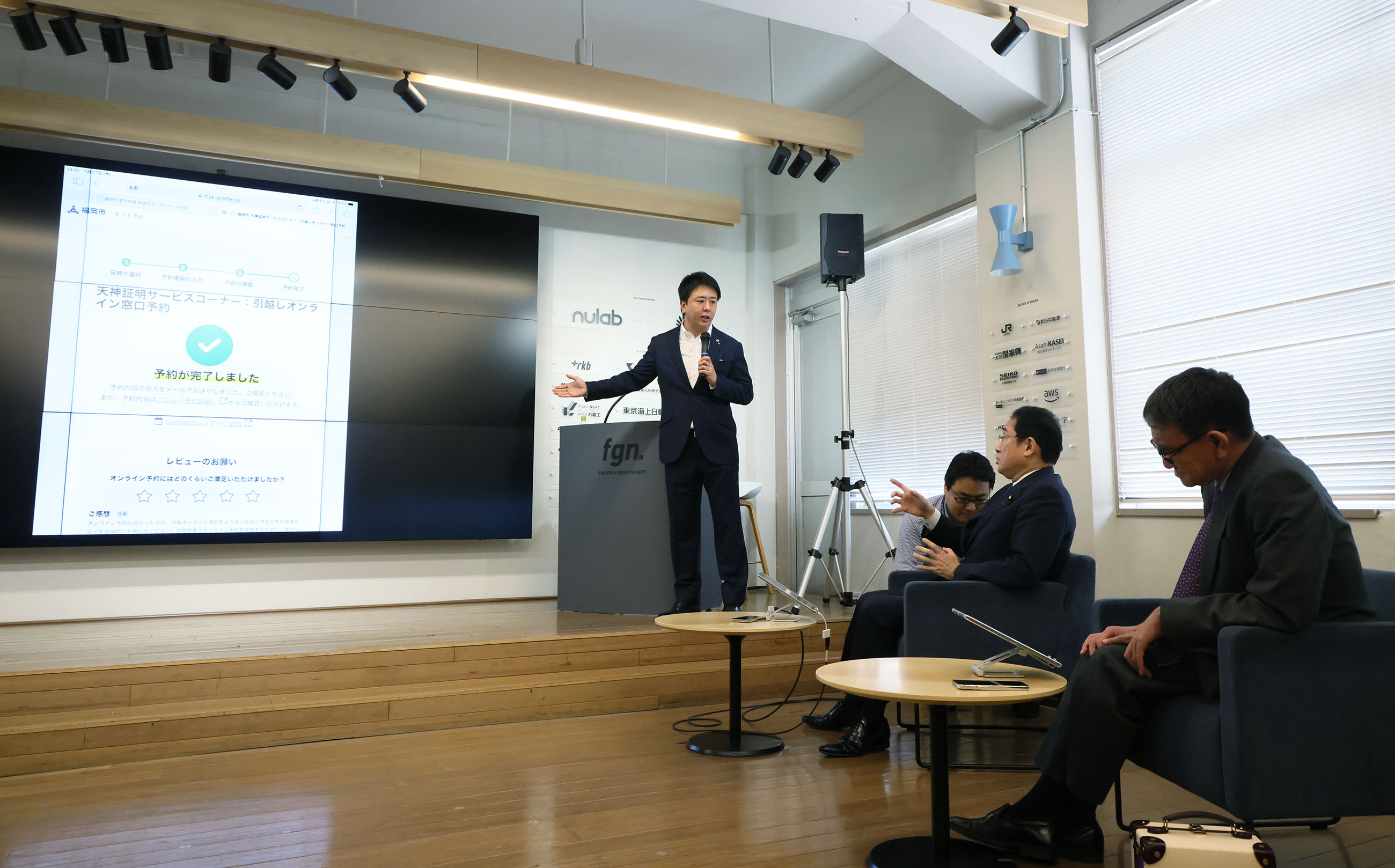 Prime Minister Kishida visiting the Fukuoka Growth Next (2)