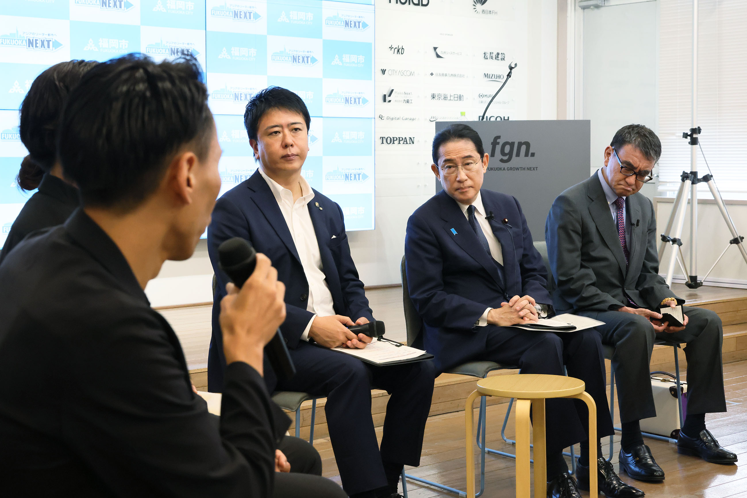 Prime Minister Kishida participating in a policy dialogue on digital transformation (5)