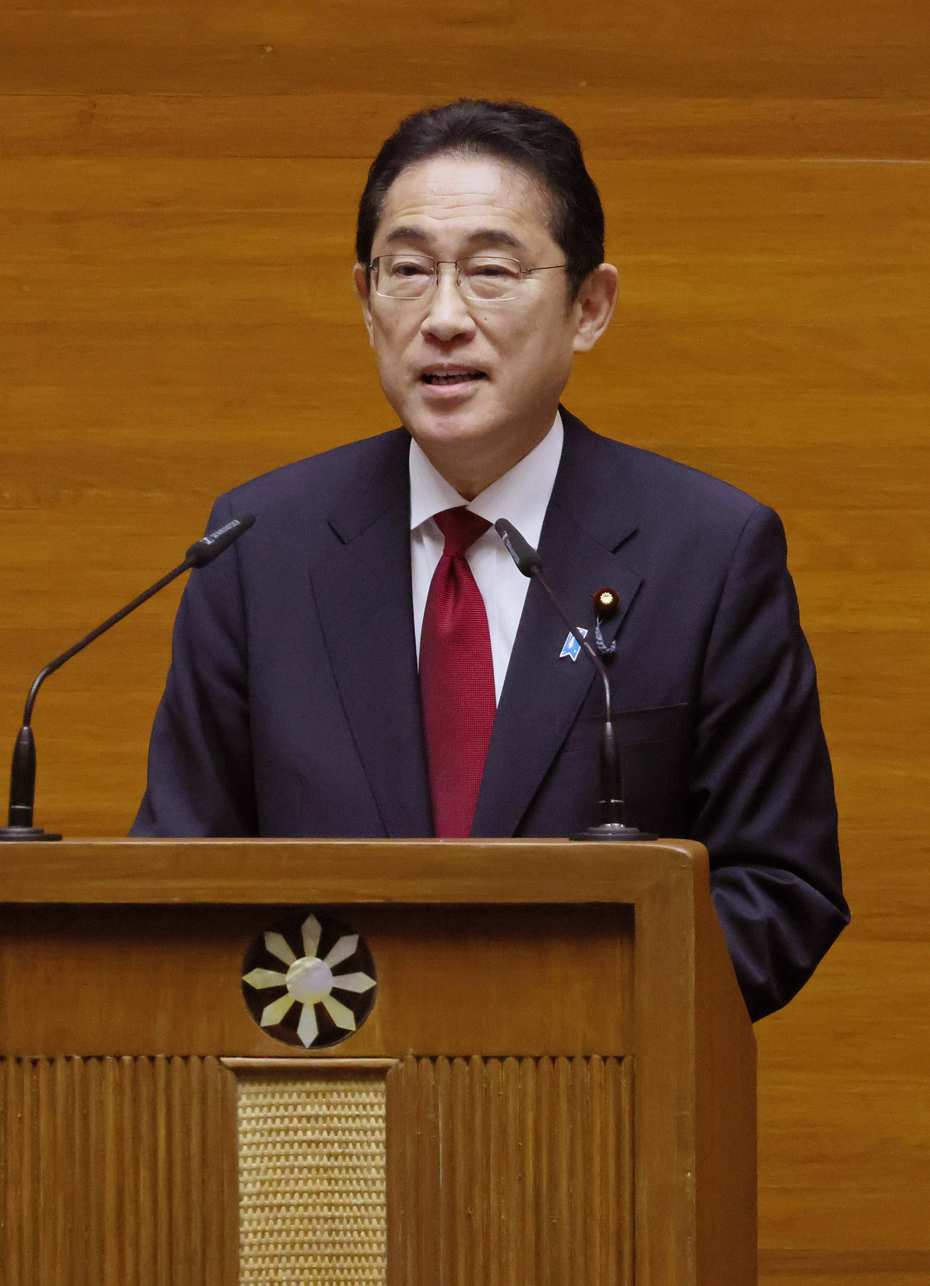 Prime Minister Kishida delivering a policy speech at the Joint Session of the Philippine Senate and House of Representatives (2)
