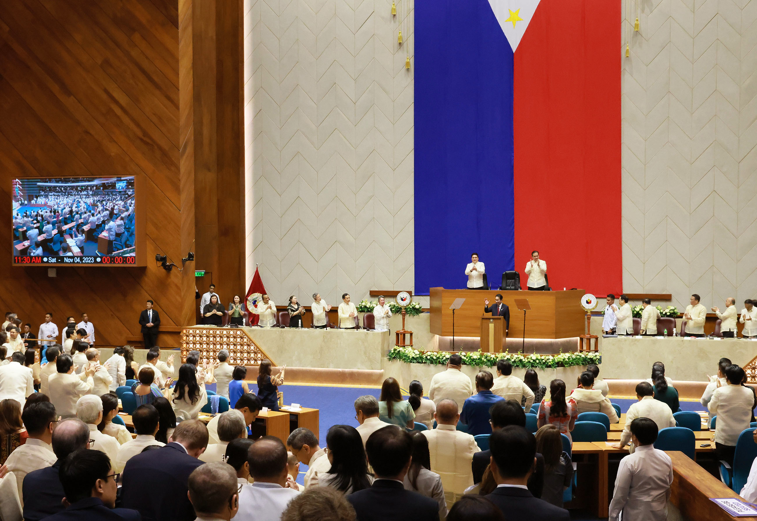 Prime Minister Kishida delivering a policy speech at the Joint Session of the Philippine Senate and House of Representatives (8)