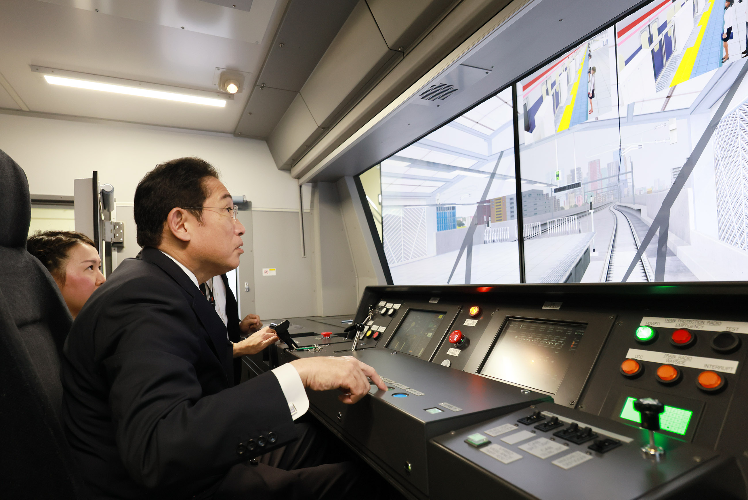 Prime Minister Kishida visiting the Metro Manila Subway Project construction site (6)