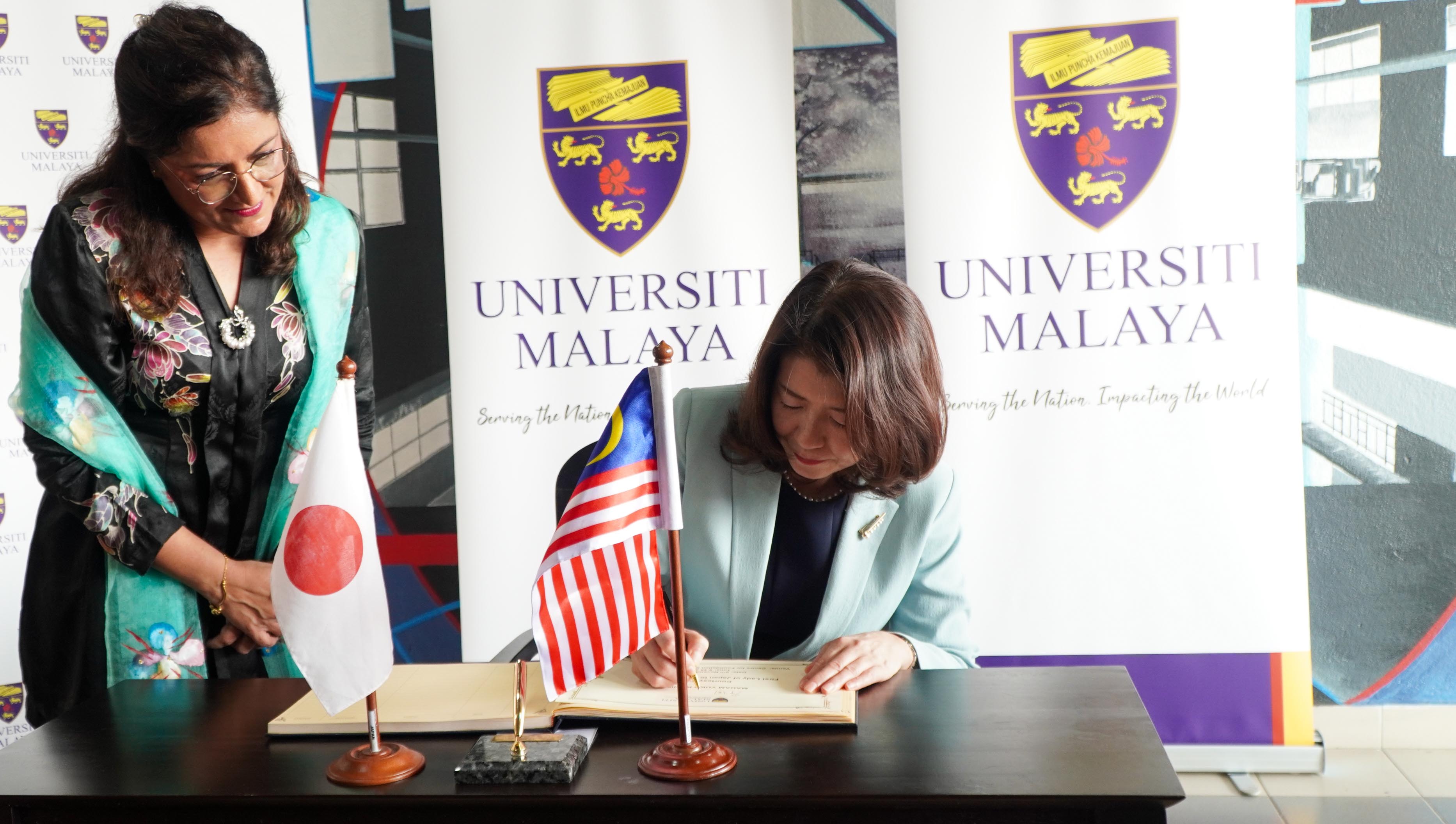 Mrs. Kishida visiting the University of Malaya (2)