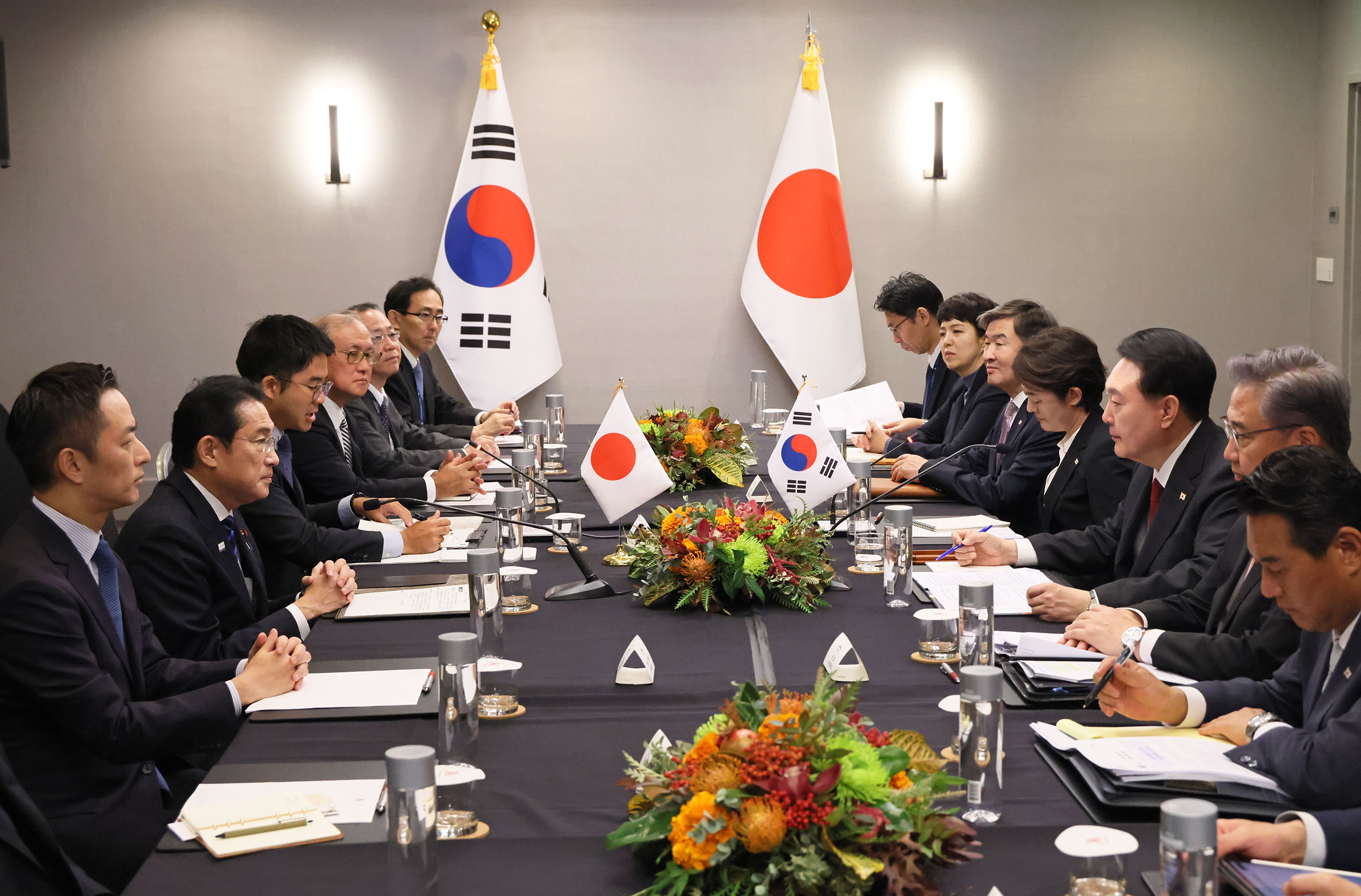 Japan-ROK Summit Meeting (3)