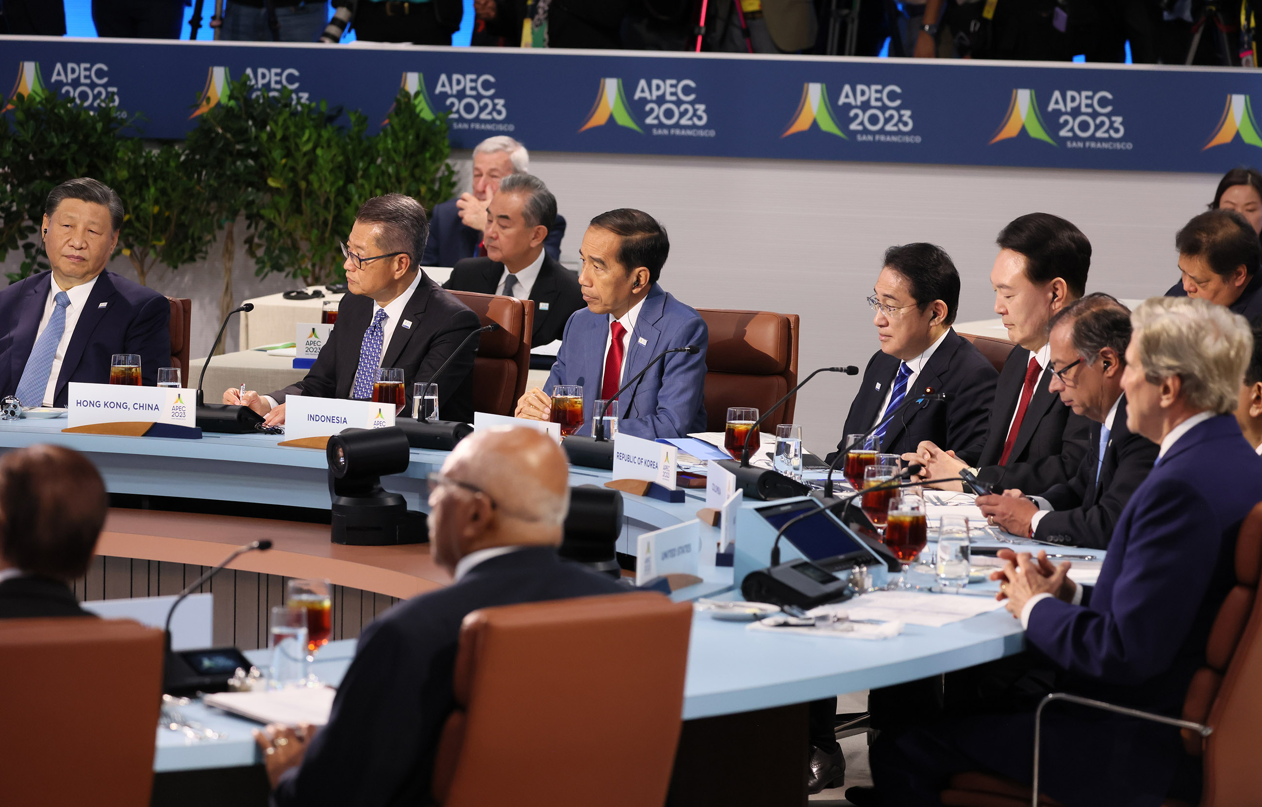 Prime Minister Kishida attending an informal dialogue and a working lunch with guest economies (4)