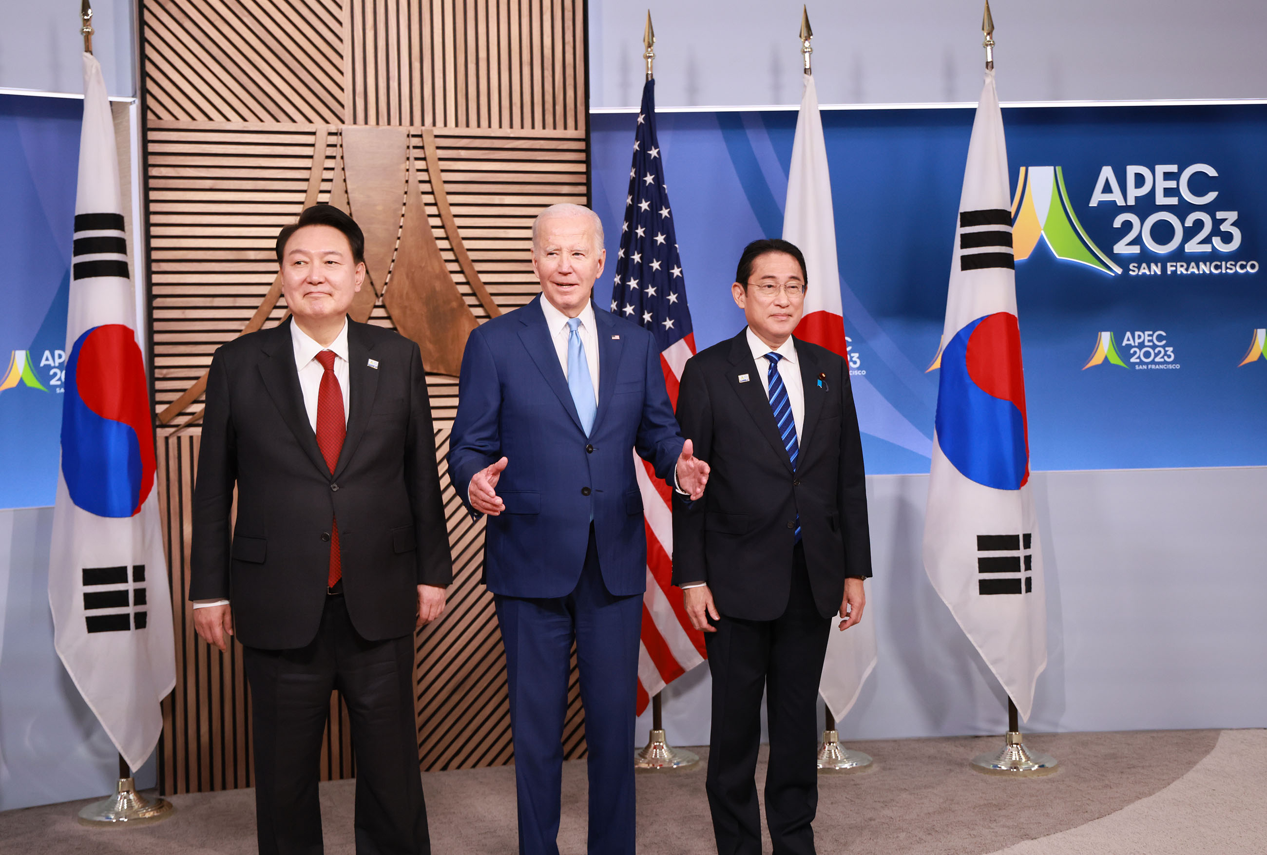 Japan-U.S.-ROK Leaders’ photo (1)