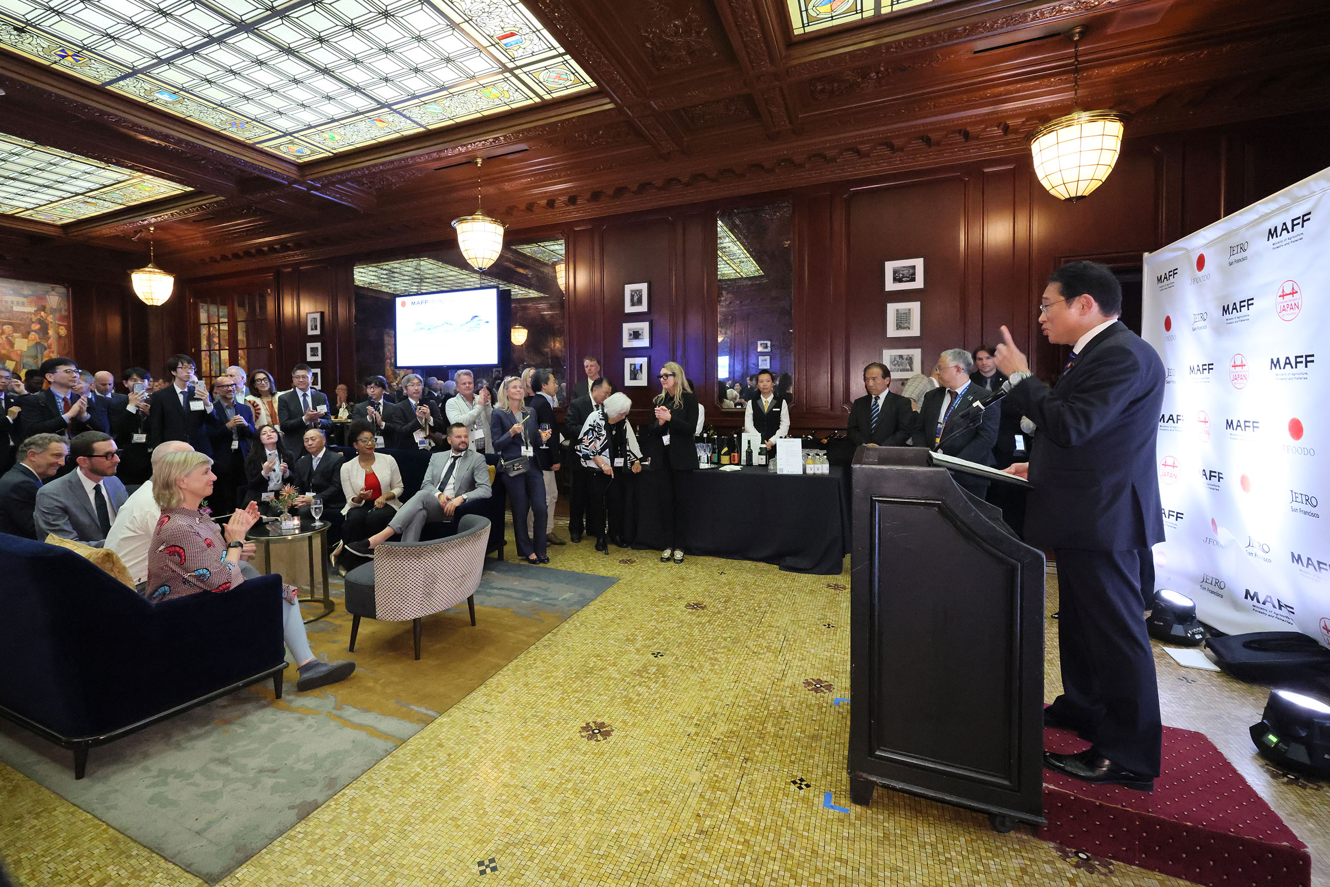 Prime Minister Kishida attending an event to promote Japanese marine products (1)