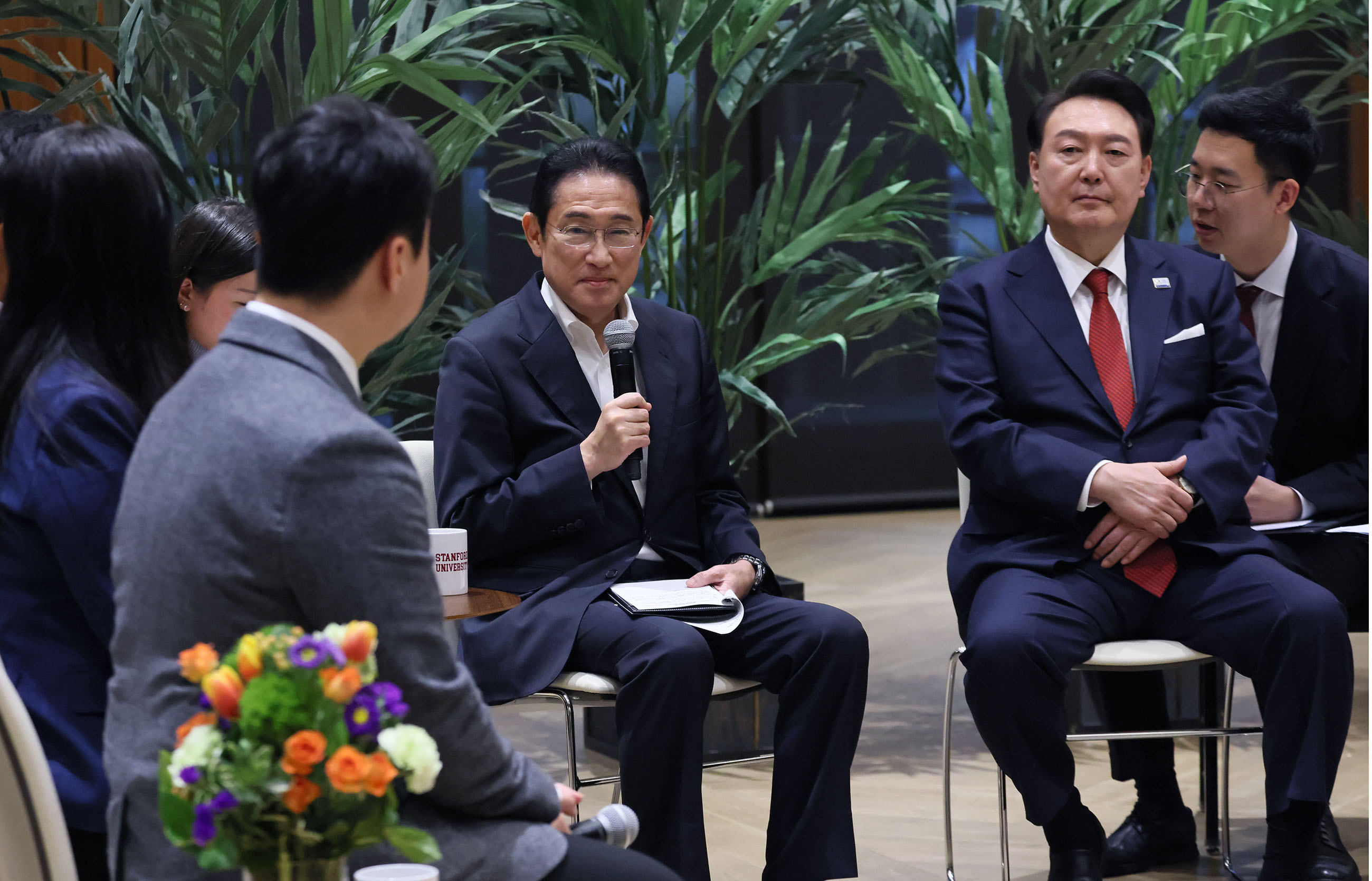 Prime Minister Kishida attending a roundtable with Japanese and Korean startup companies (3)