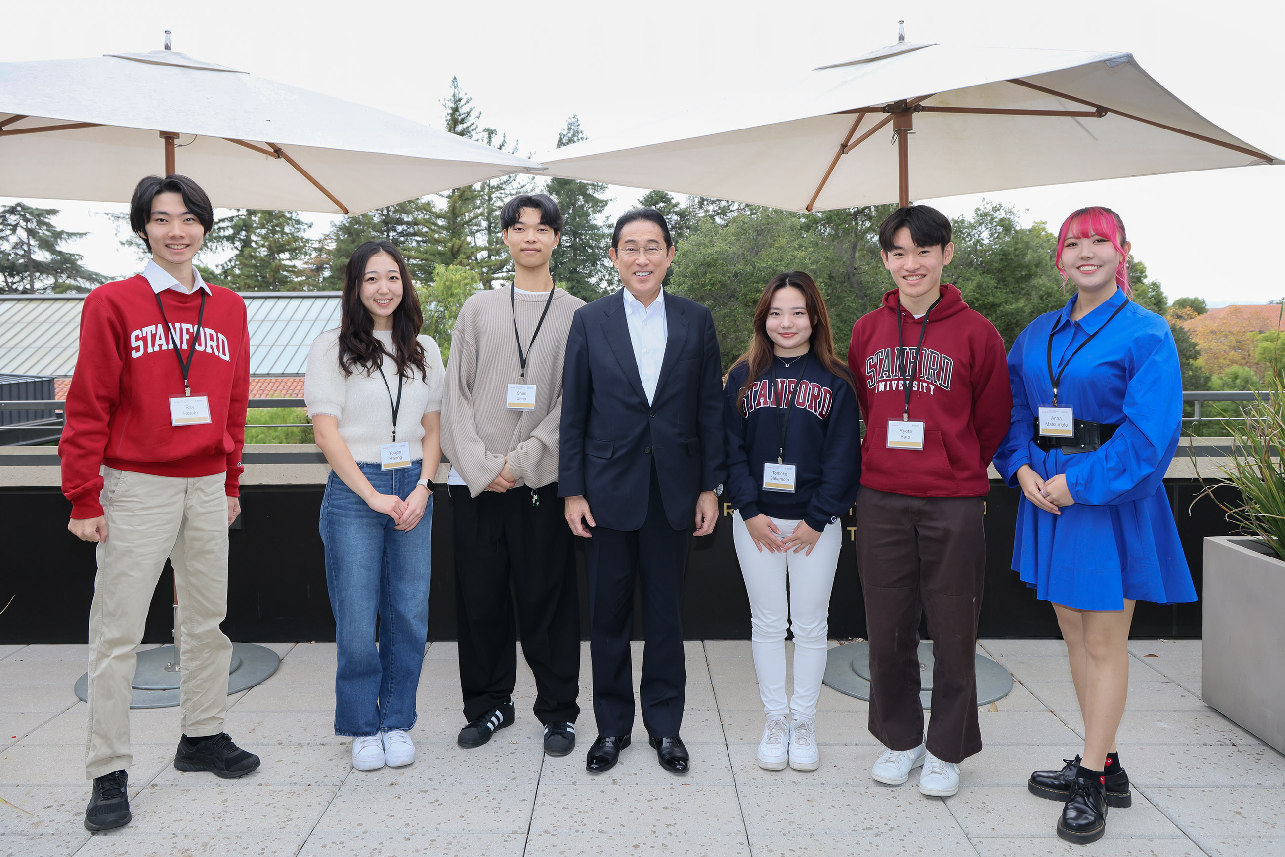 Prime Minister Kishida meeting students from Japan studying at Stanford University (2)