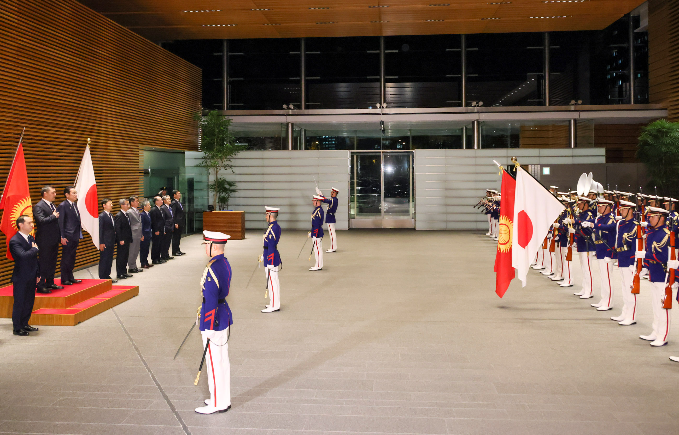 Salute and guard of honor ceremony (3)