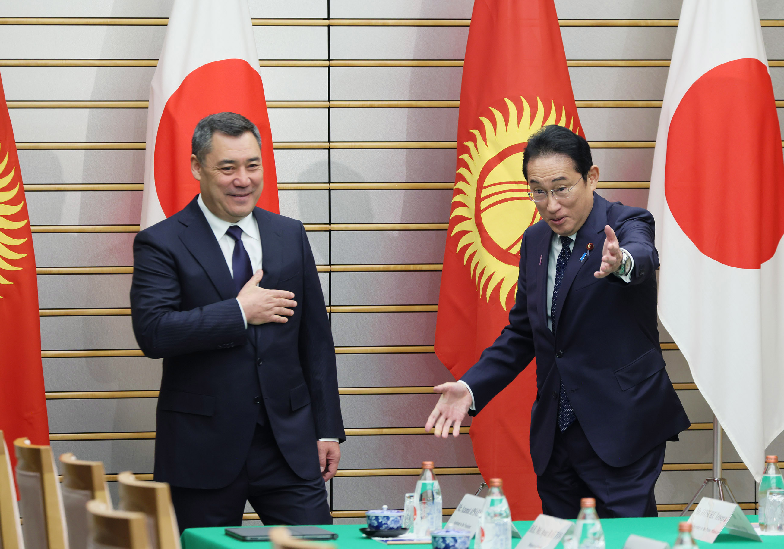 Japan-Kyrgyz Summit Meeting (4)