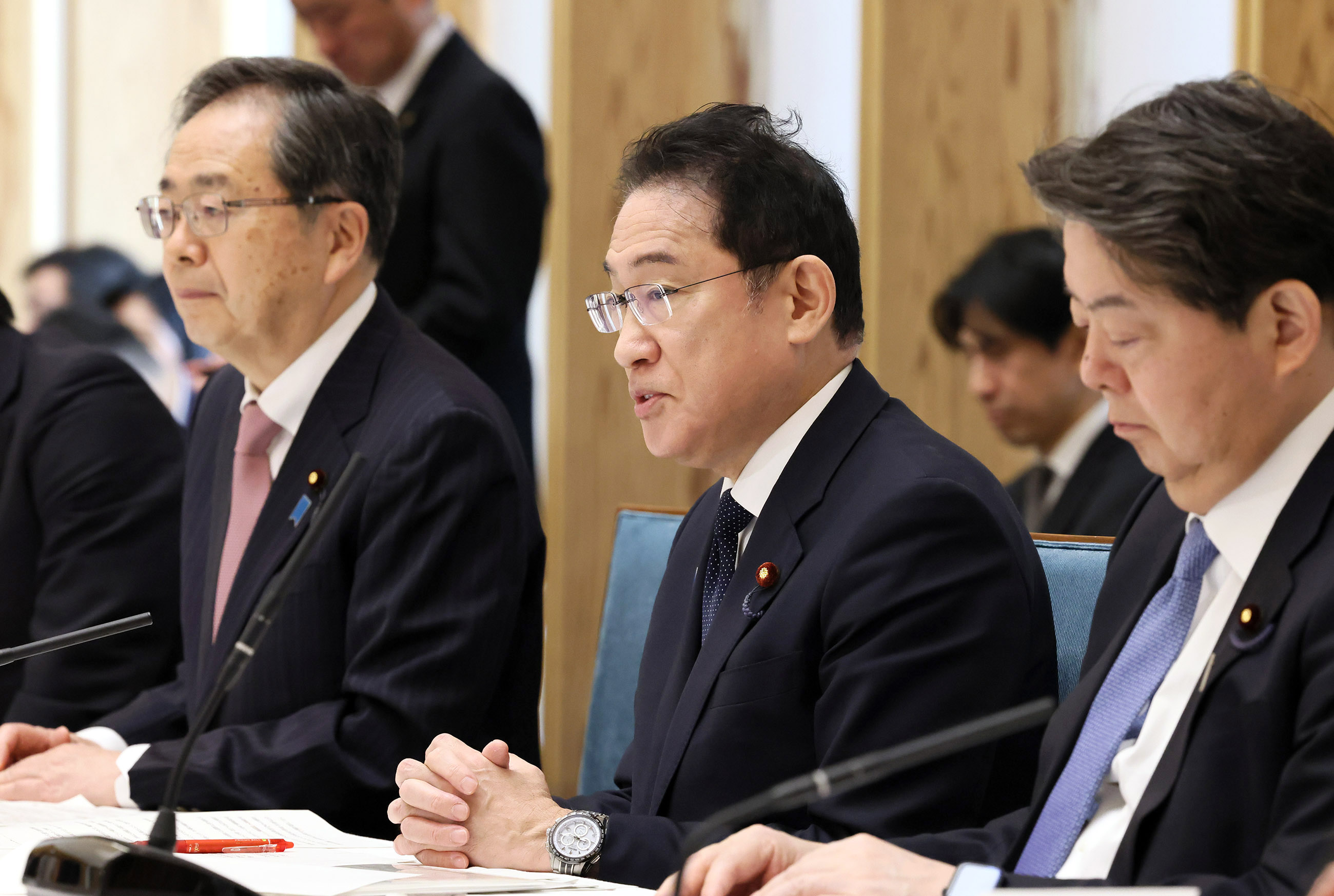 Prime Minister Kishida wrapping up an exchange of views (1) 