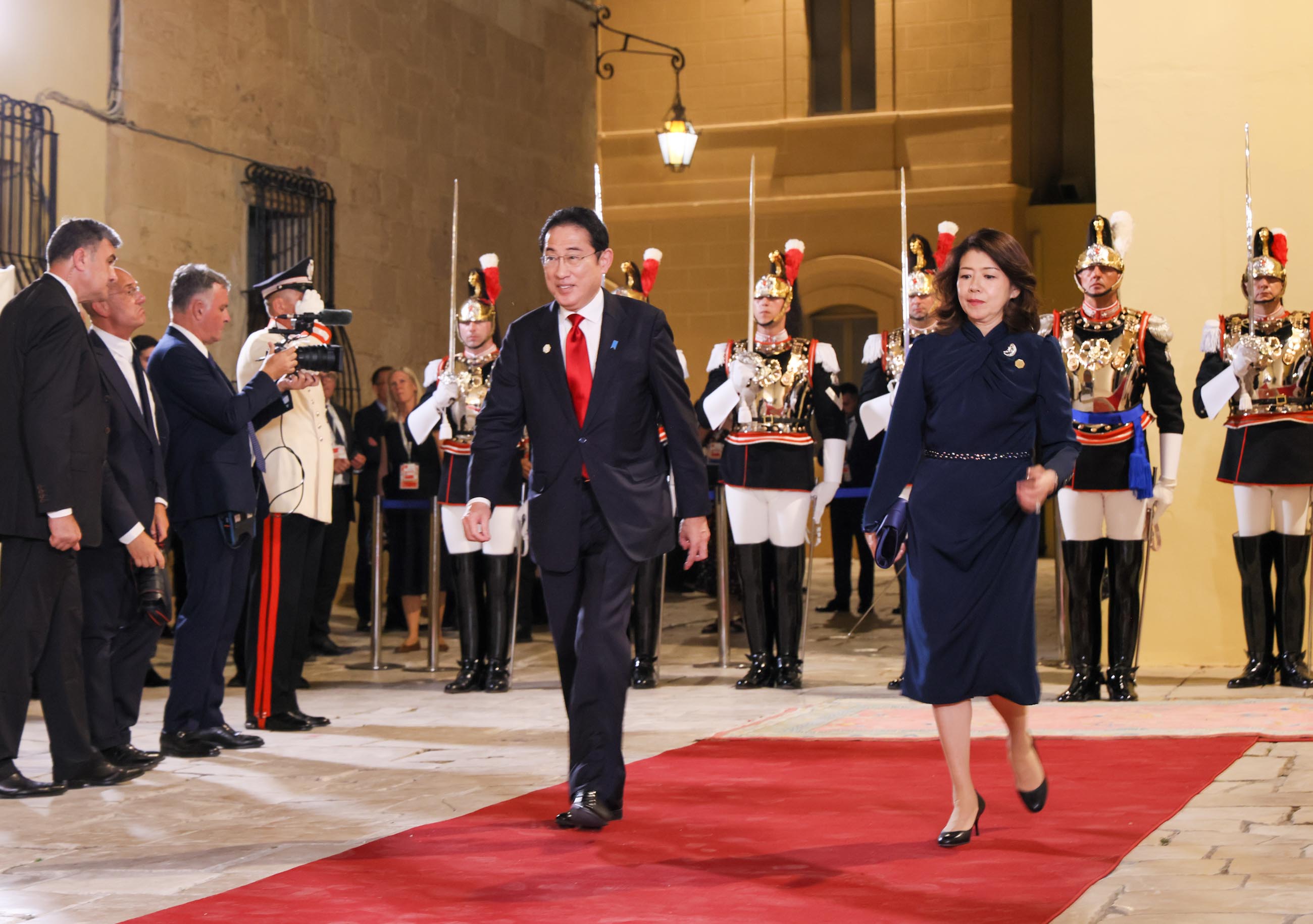 Mrs. Kishida attending the welcome ceremony hosted by Italian President Mattarella (1)